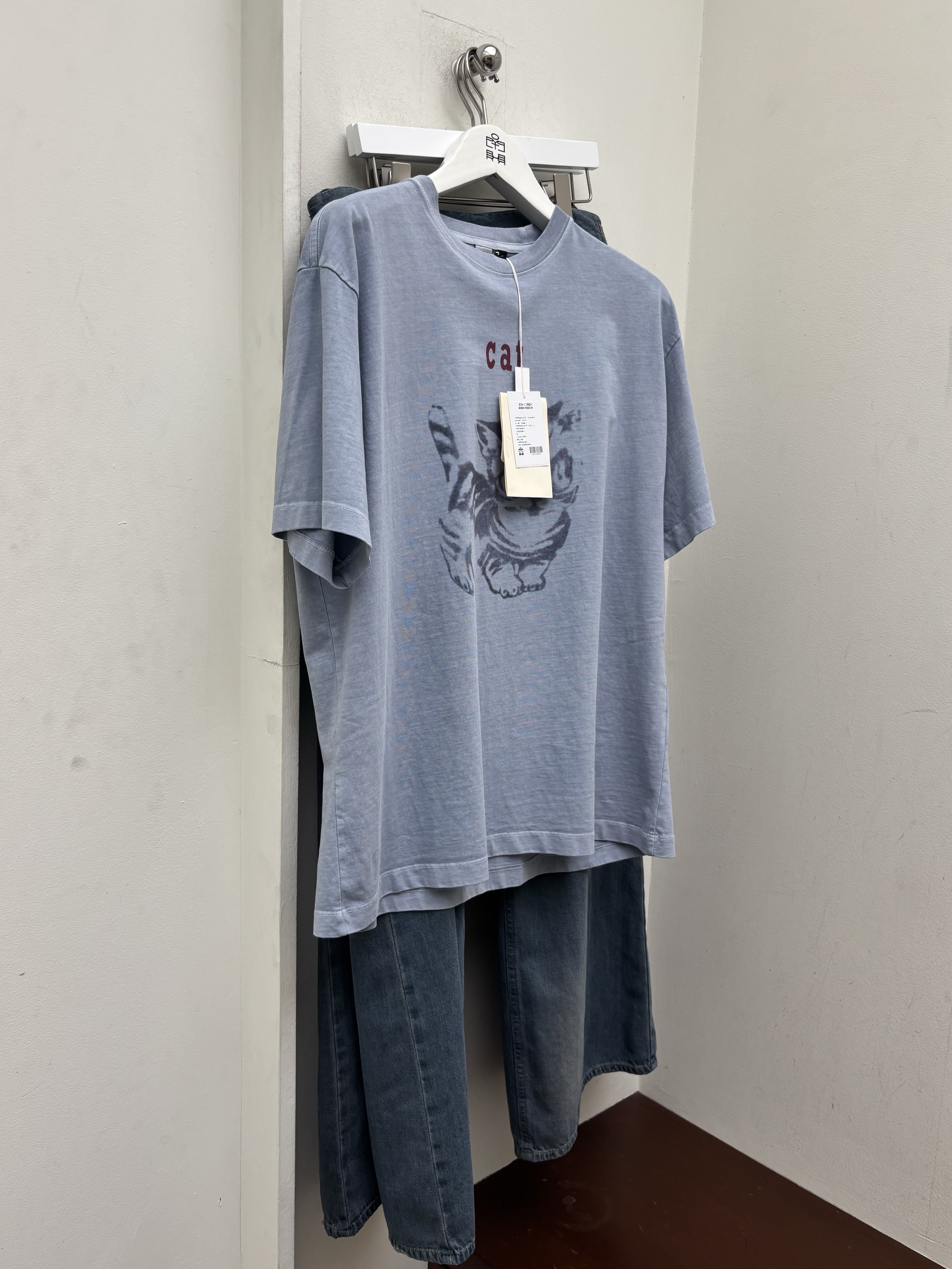 Polyteru HANK Cat 1/2 Tee Blue, Polyteru HANK Narrow Gosima Denim Pants Light Blue 착용 스타일 - 2