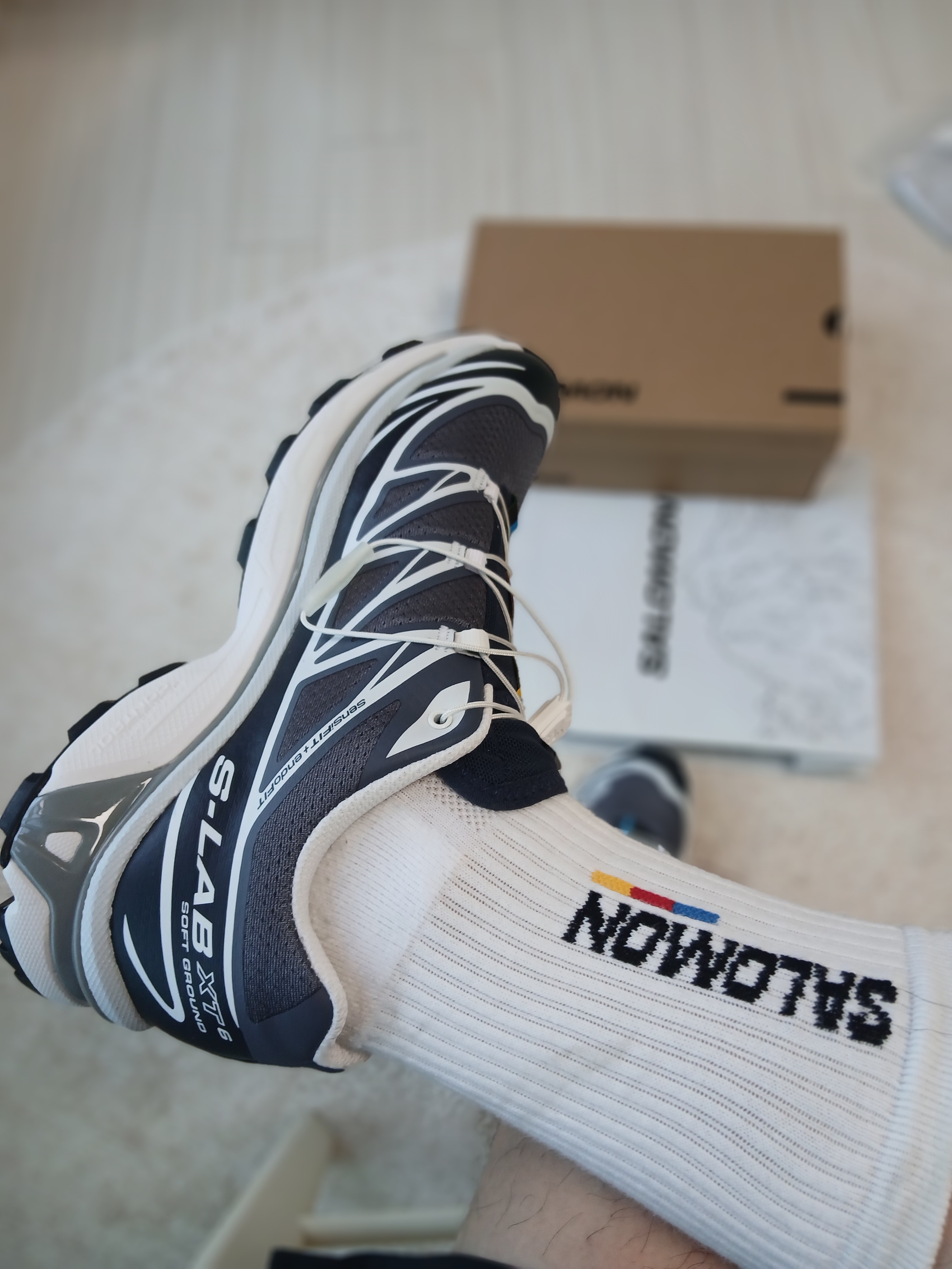 Salomon XT-6 Grisaille Blue Night, Salomon XT-6 GTX Black Silver 착용 스타일 - 2