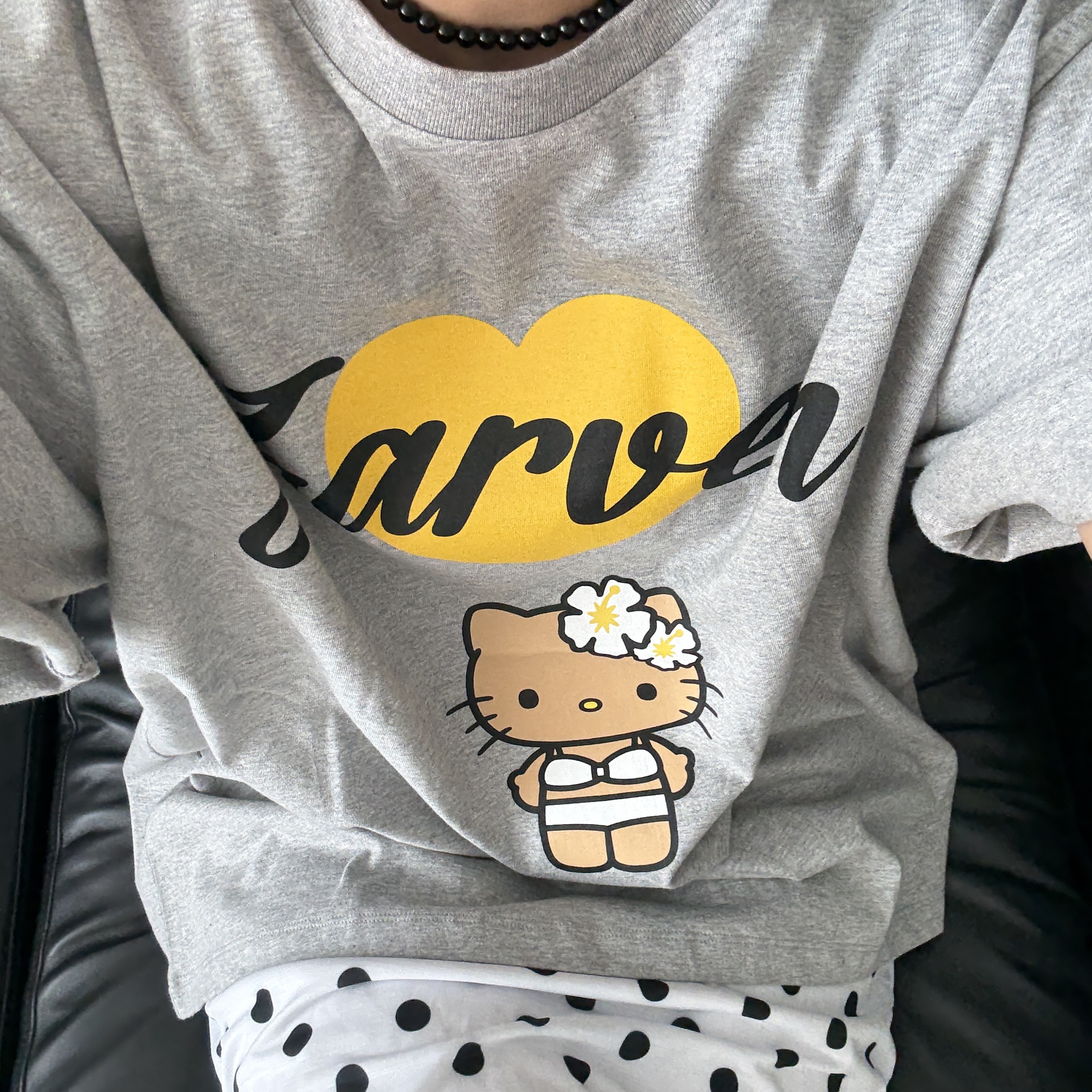 Farven x Tanning Hello Kitty Bikini T-Shirt_Grey 착용 스타일