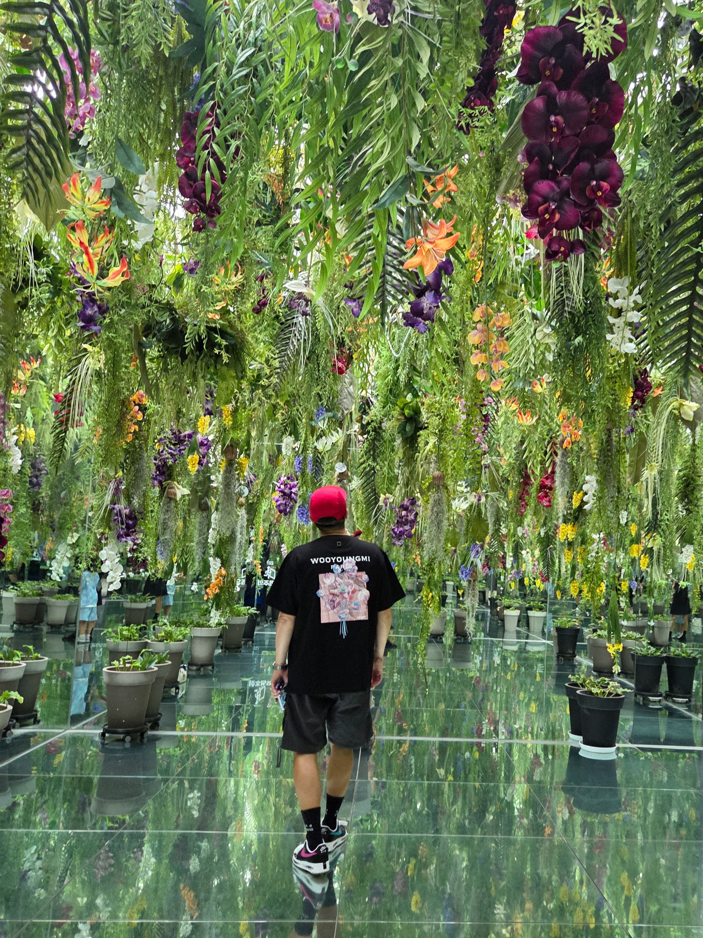 Supreme Washed Chino Twill Camp Cap Red - 24SS, Wooyoungmi 3D Flower Back Logo T-Shirt Black - 24FW 착용 스타일 - 1