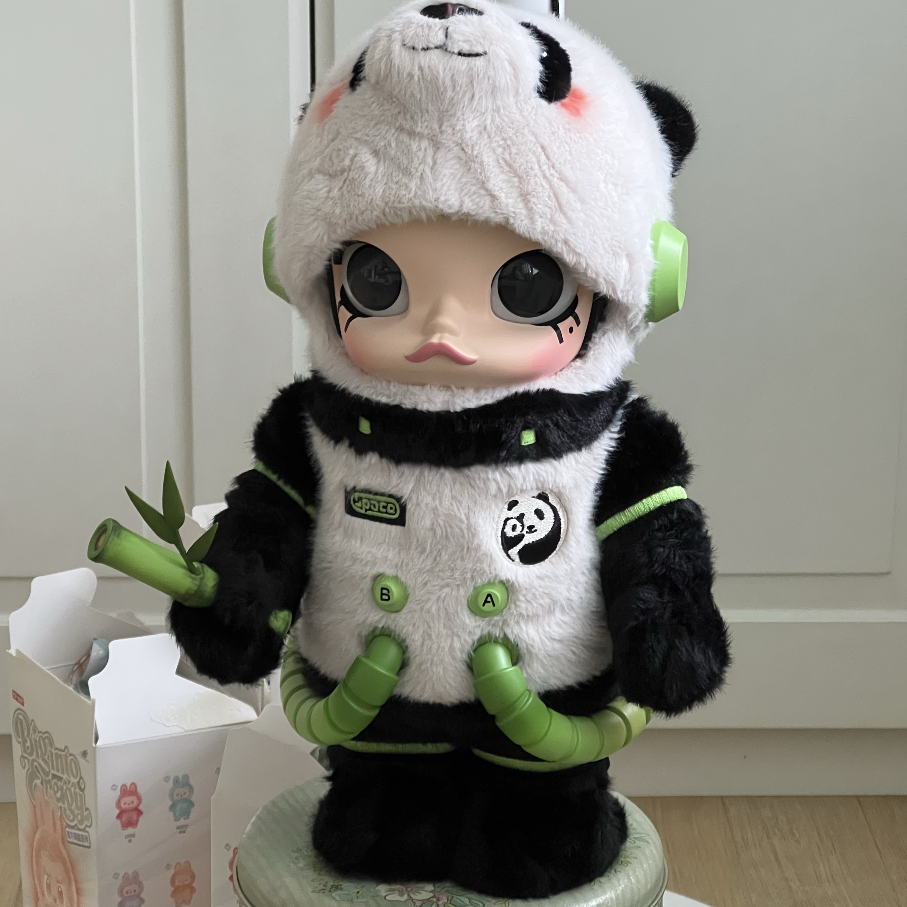 Pop Mart Mega Space Molly Pander 400% 착용 스타일