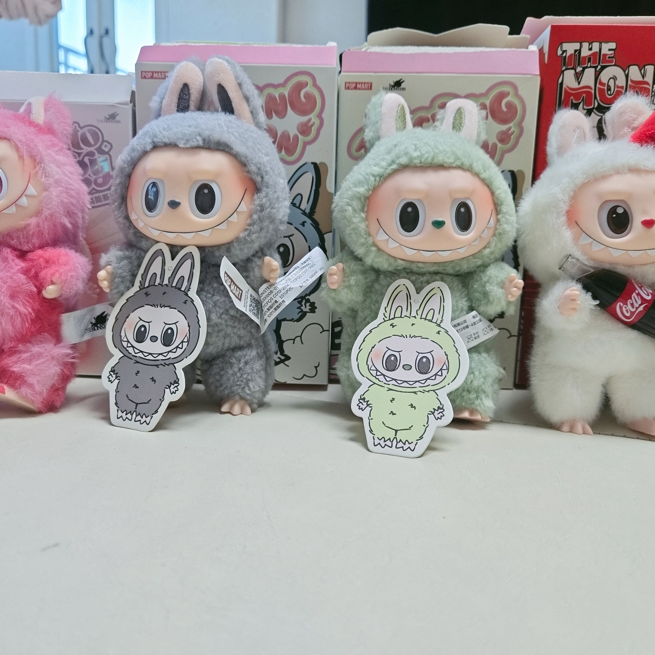 Pop Mart The Monsters Labubu Tasty Macarons Series Sealed Case (Bundle of 2/1 Blind Box), Pop Mart Labubu Coca Cola Series Surprise Shake Keyring (Opened Case) 착용 스타일