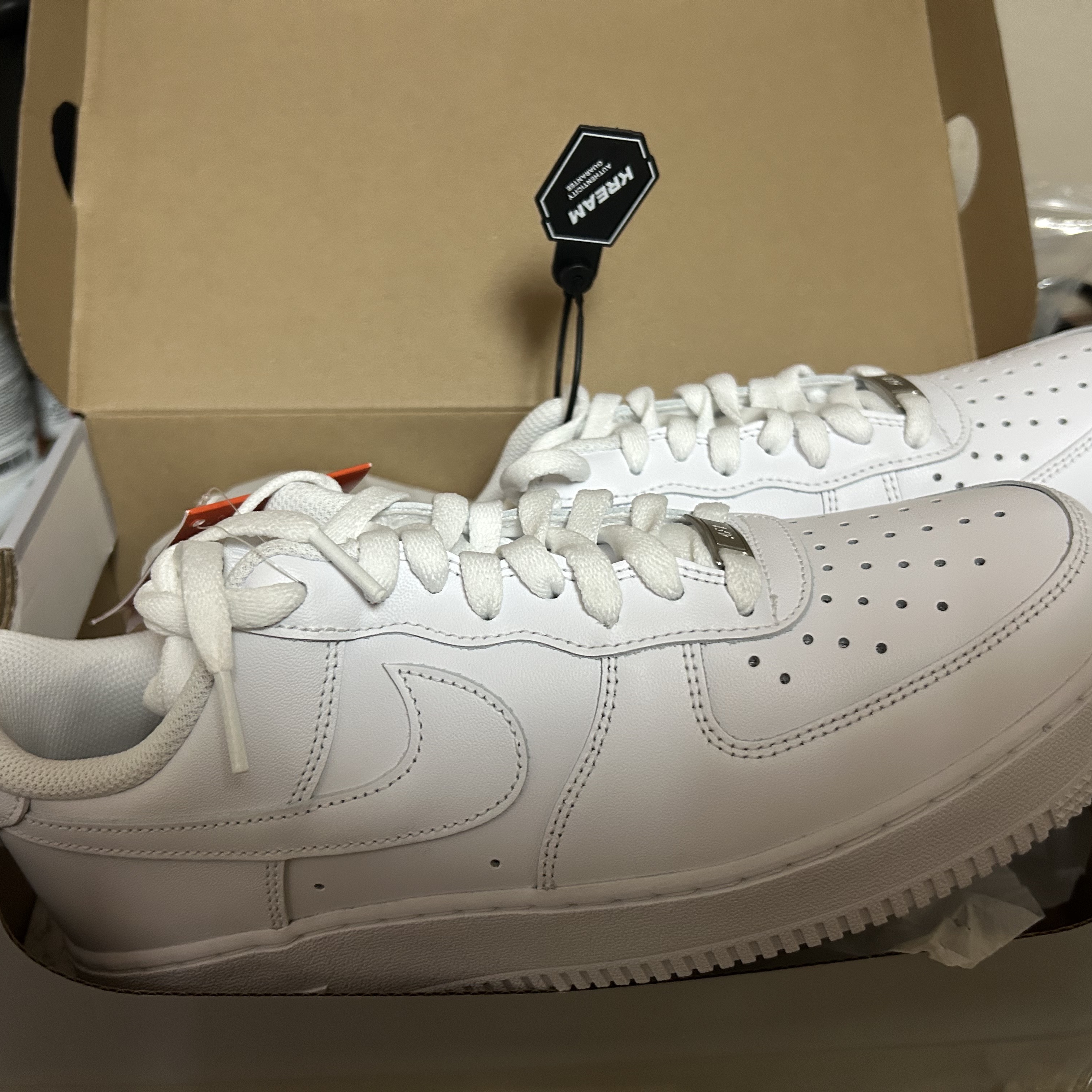 Nike Air Force 1 '07 Low White 착용 스타일 - 2