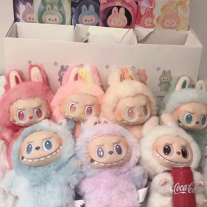 Pop Mart Labubu The Monsters Highlight Series Sealed Case (6 Blind Boxes), Pop Mart Labubu Coca Cola Series Happy Factor Keyring (Opened Case) 착용 스타일