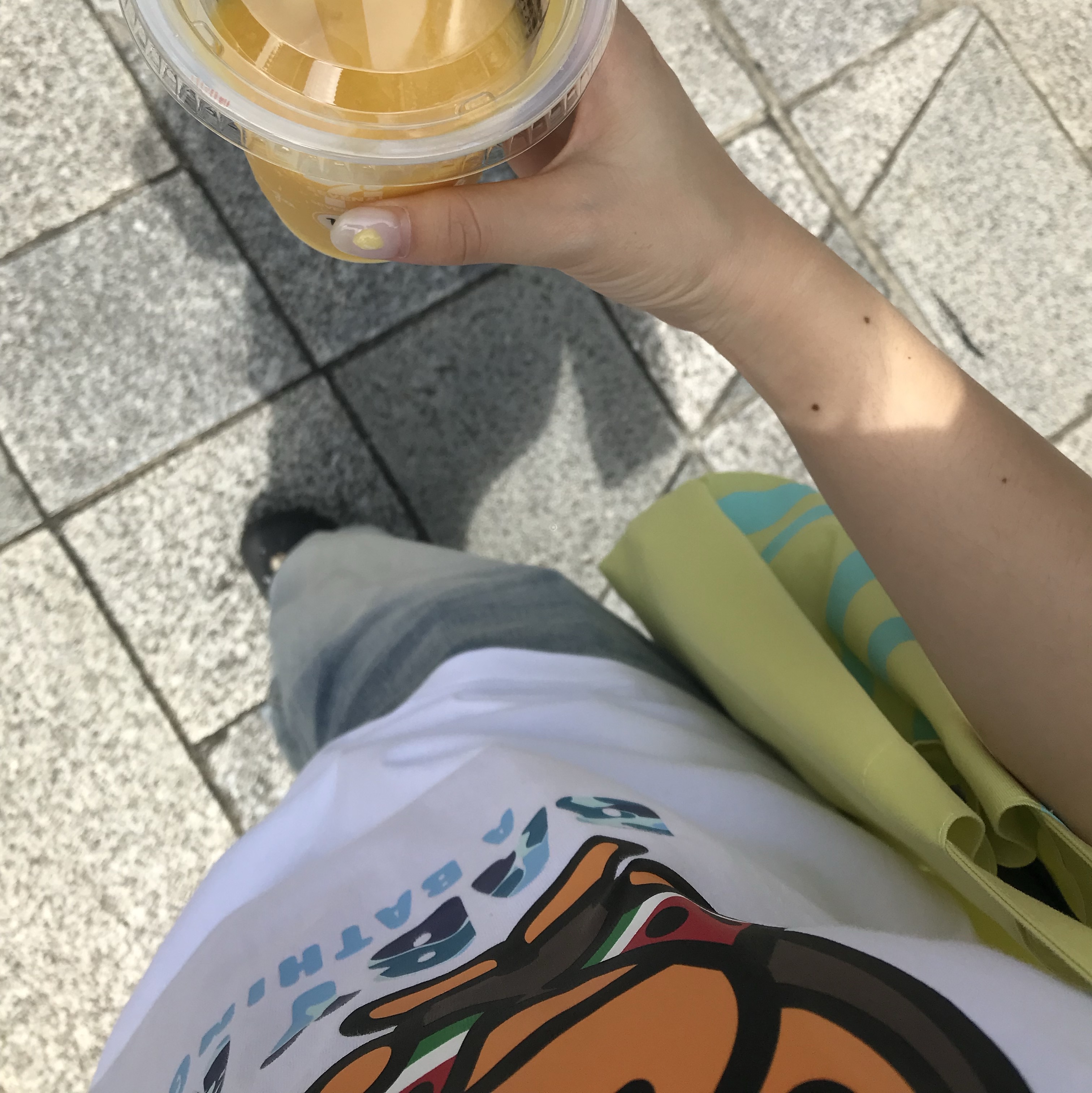 Hatchingroom x Mascompany Haema Bag Lemon, BAPE ABC Camo Baby Milo Water Melon Summer T-Shirt White 착용 스타일 - 2