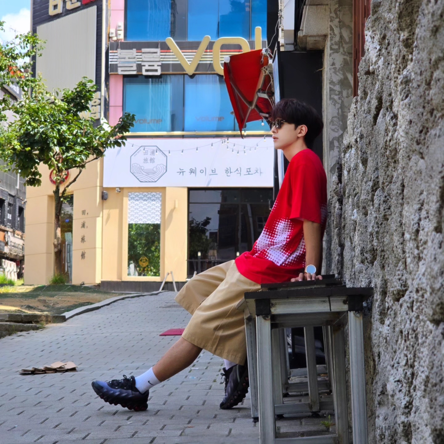 Supreme Halftone S/S Top Red - 24SS, Nike Air Max Dn8 Black Anthracite 착용 스타일 - 4