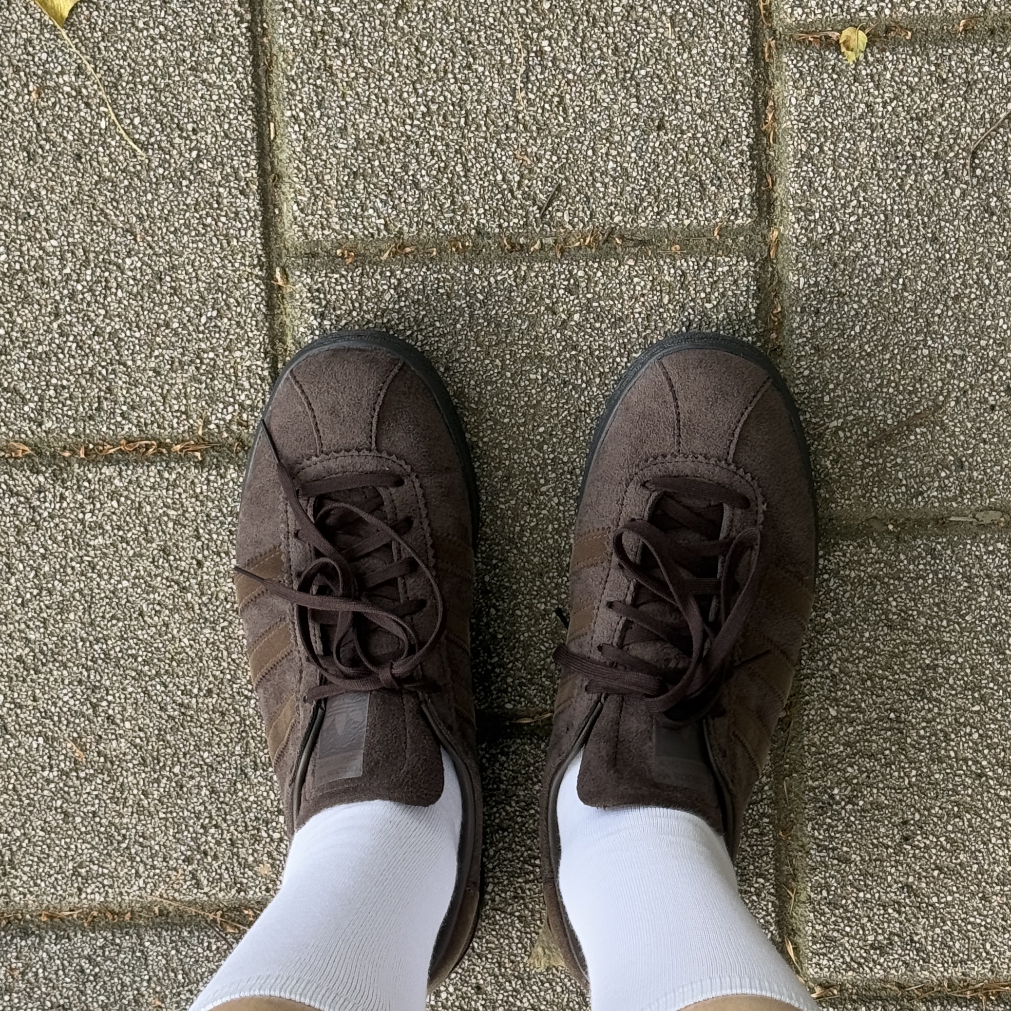 Adidas Tobacco Gruen Dark Brown 착용 스타일