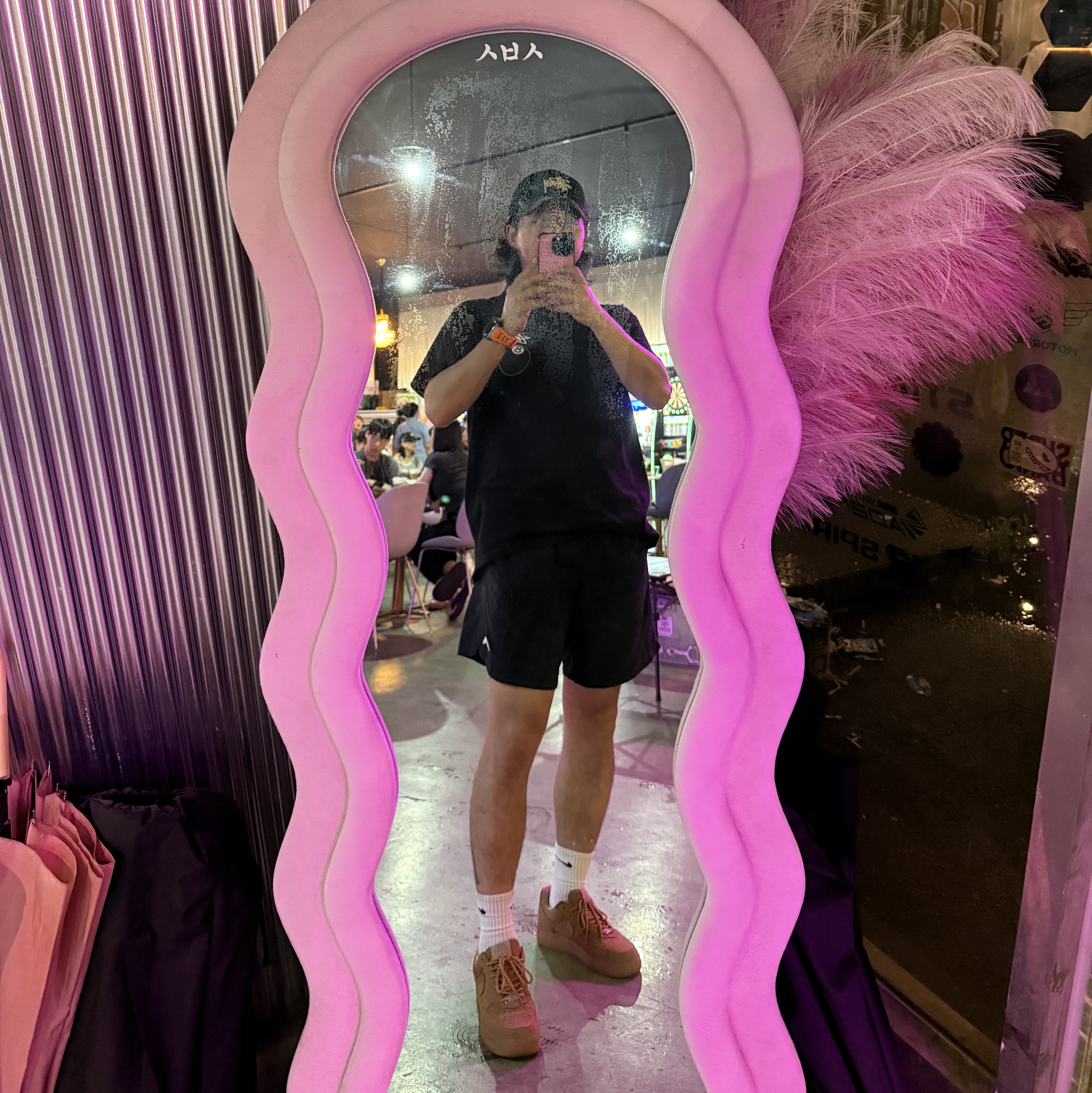 Stussy New Era 9twenty Basic Trucker Black, Stussy 8 Ball T-Shirt Black - 22SS ์ฐฉ์ฉ ์คํ์ผ