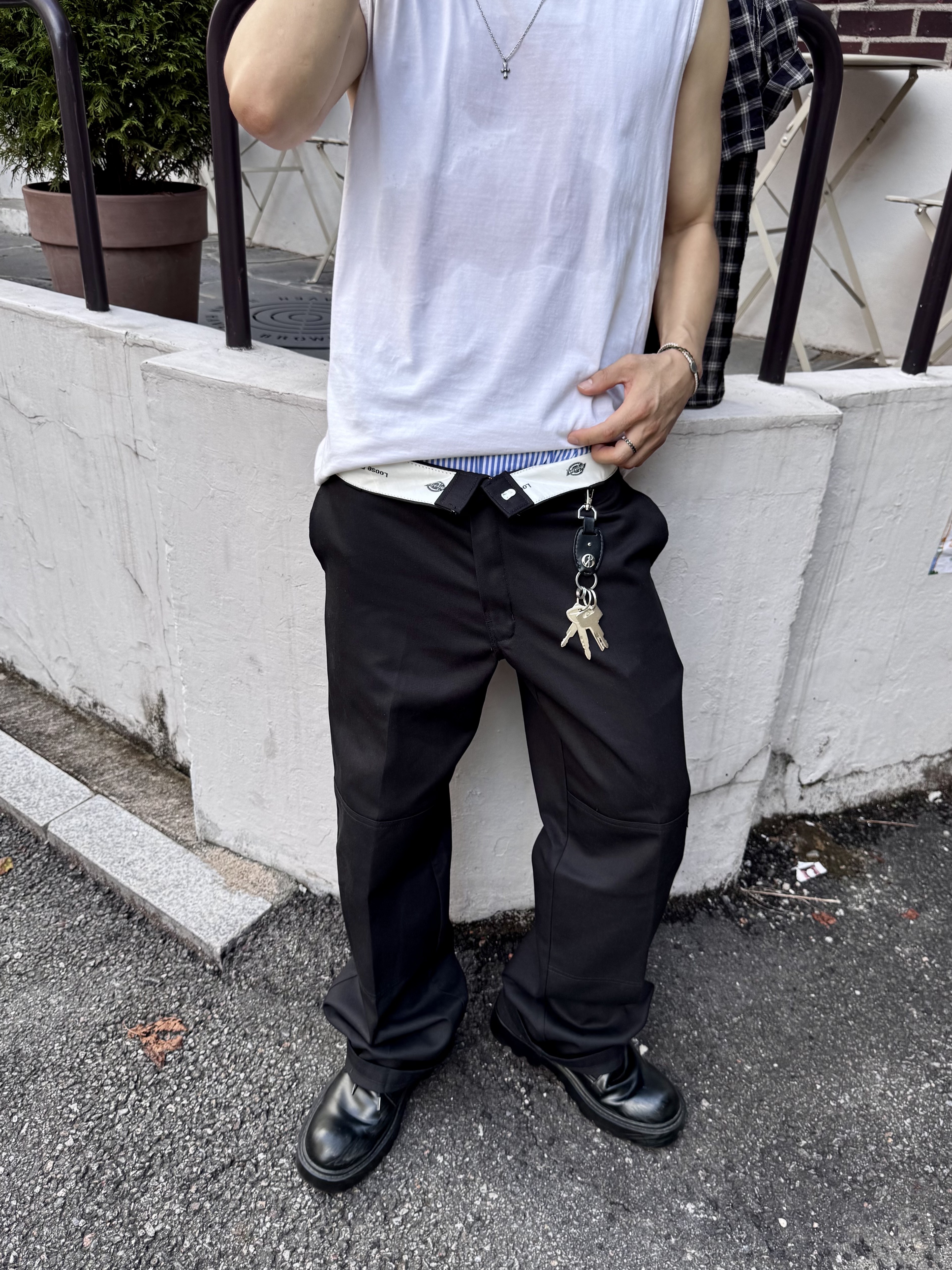 Dickies Loose Fit Double Knee Work Pants Black 착용 스타일 - 3