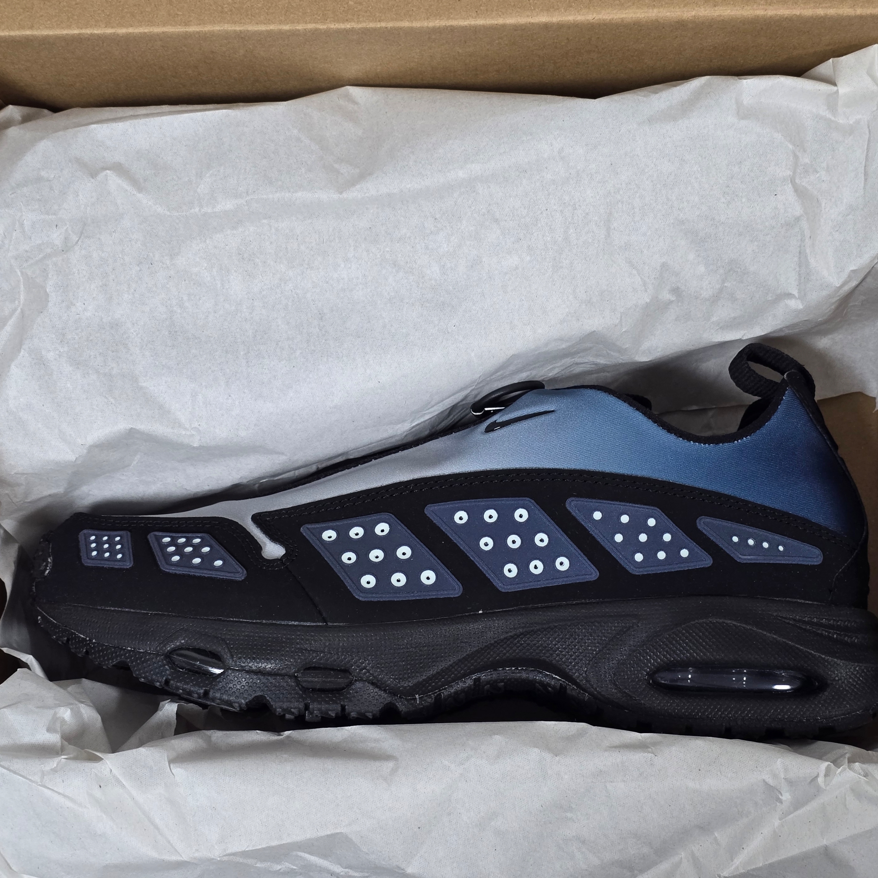 (W) Nike Air Max SNDR Grey Haze and Obsidian 착용 스타일