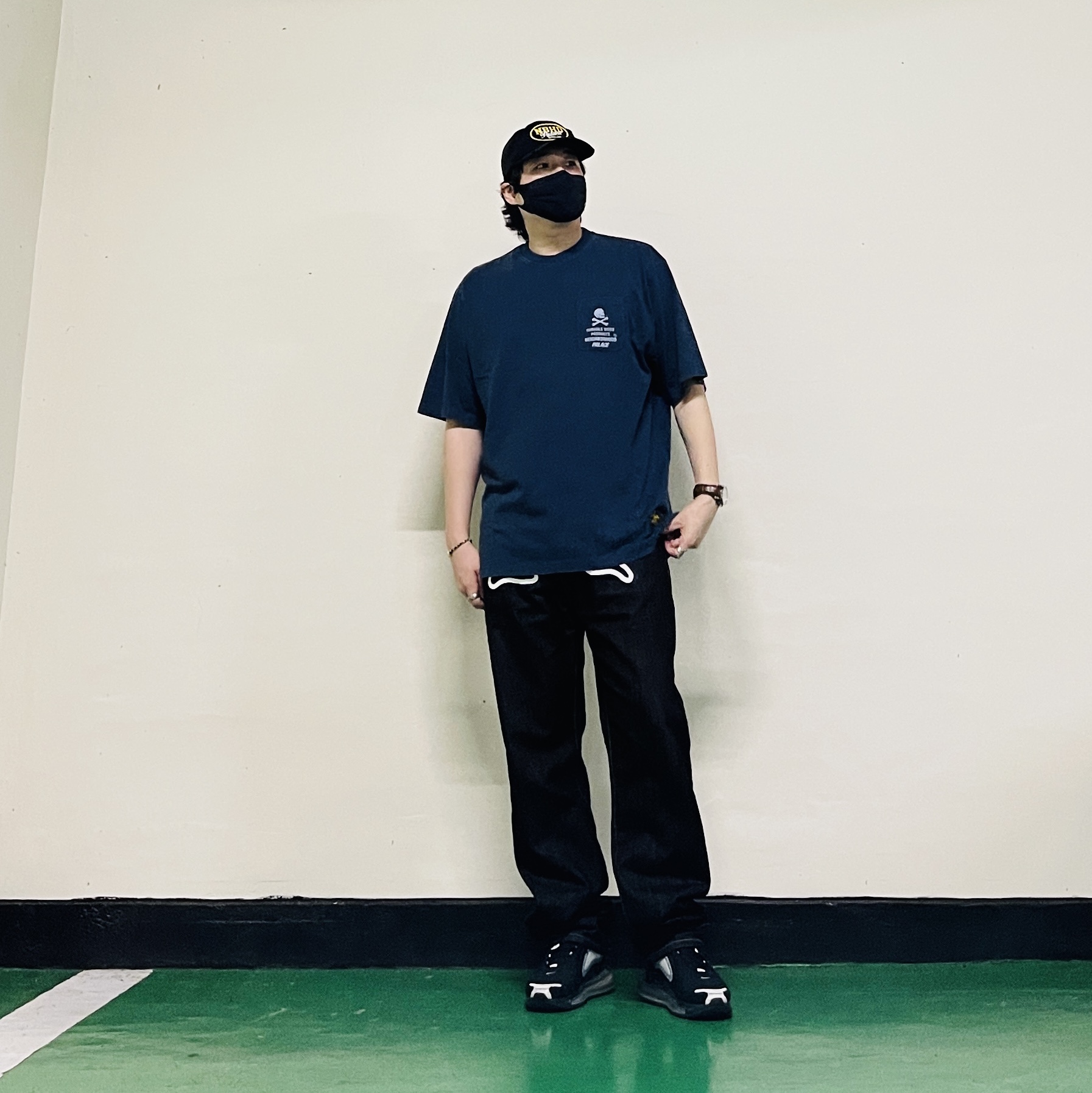 Palace x Neighborhood Pocket T-Shirt Indigo - 25FW, Palace x Neighborhood Mesh Trucker Black Denim - 25FW 착용 스타일 - 1