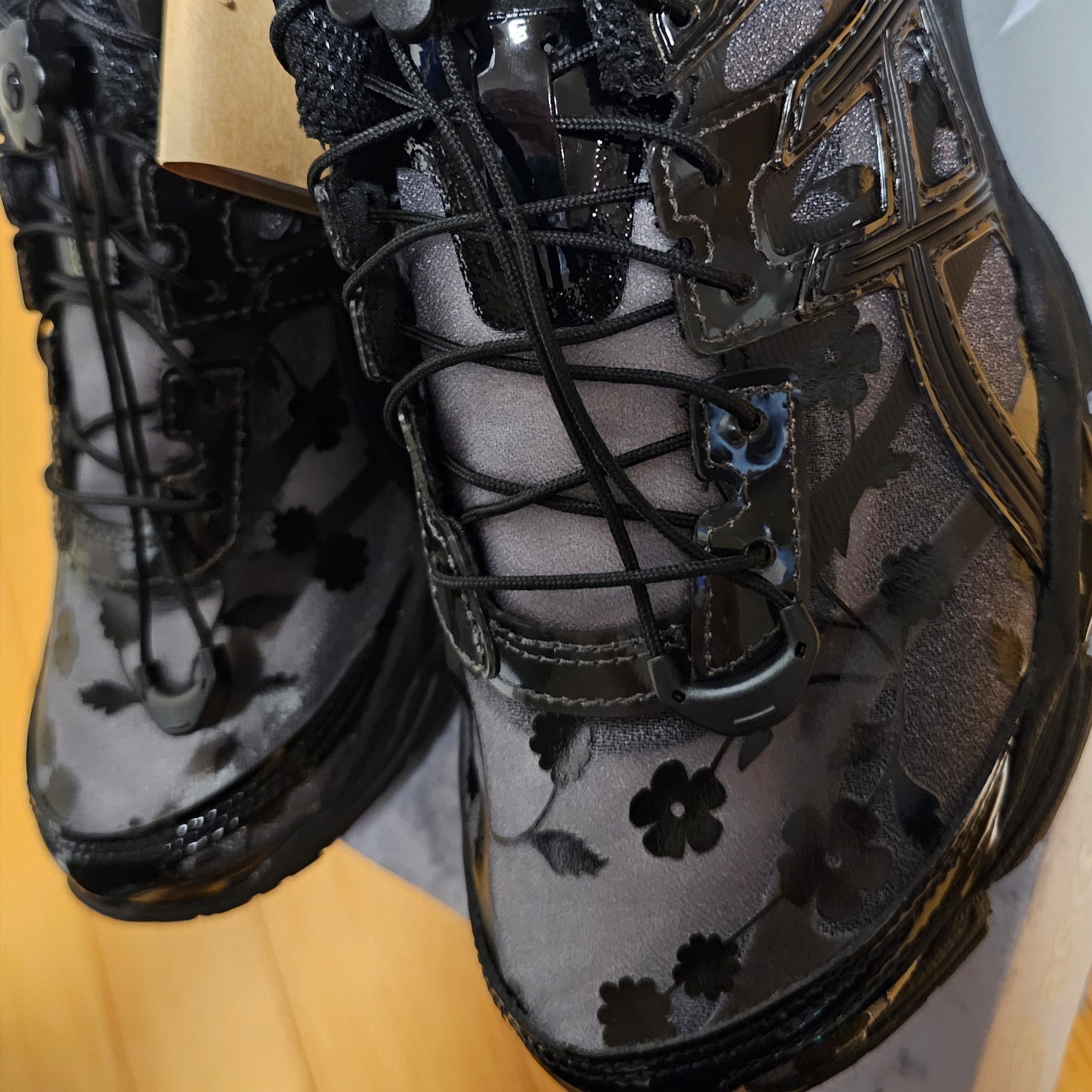 Asics x Cecilie Bahnsen Gel-Cumulus 16 Black 착용 스타일