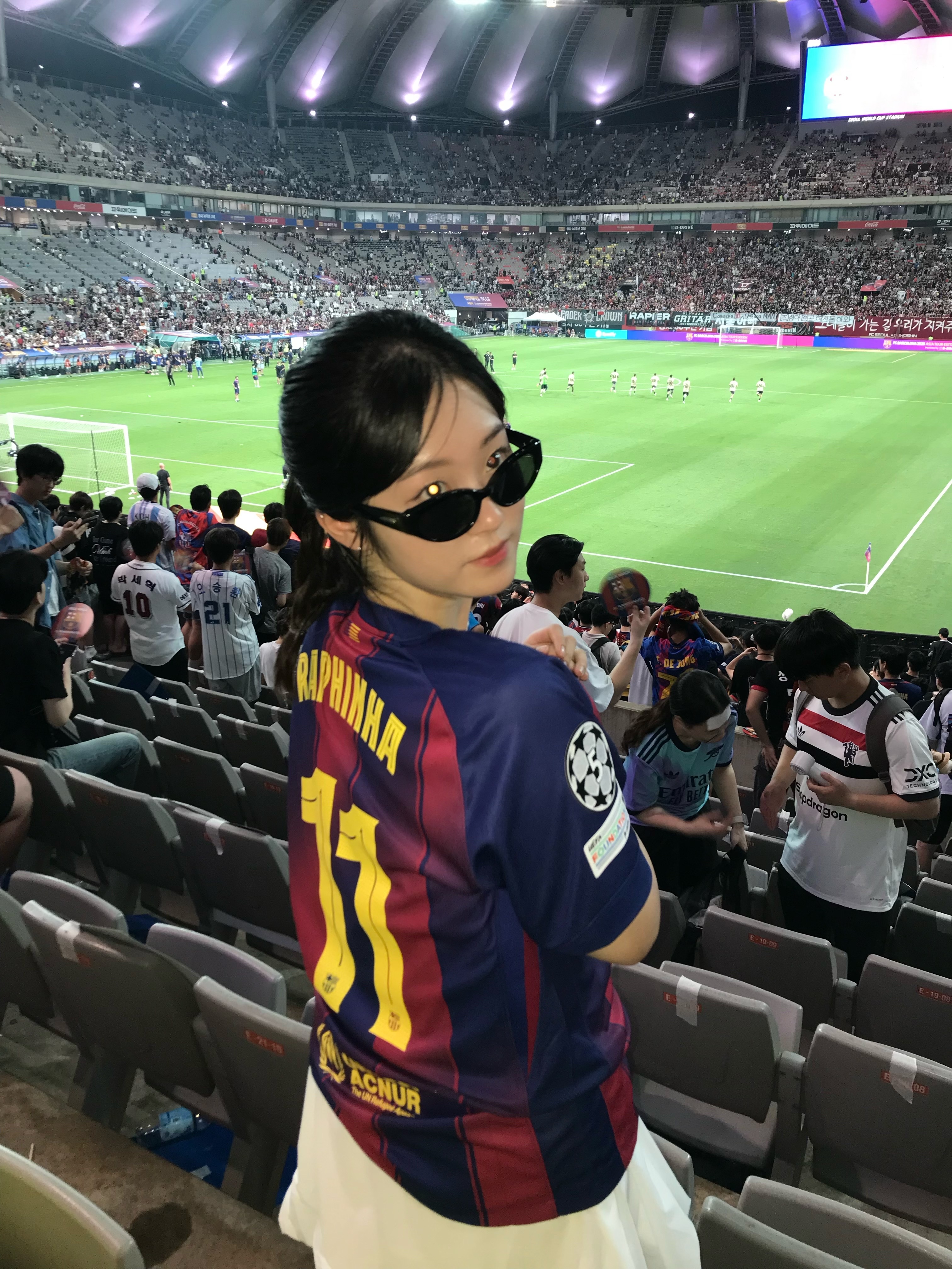 Nike FC Barcelona 2025/26 Stadium Home Dri-Fit Football Replica Jersey Deep Royal Blue Noble Red (Non Marking Ver.) 착용 스타일 - 1
