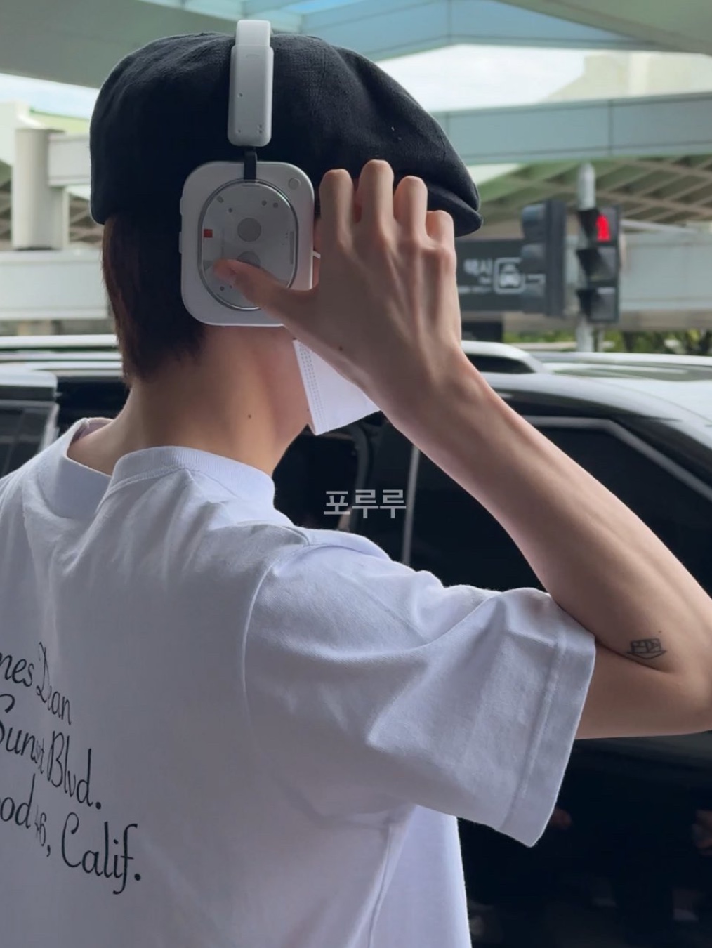 Nothing Headphone (1) White 착용 스타일 - 3