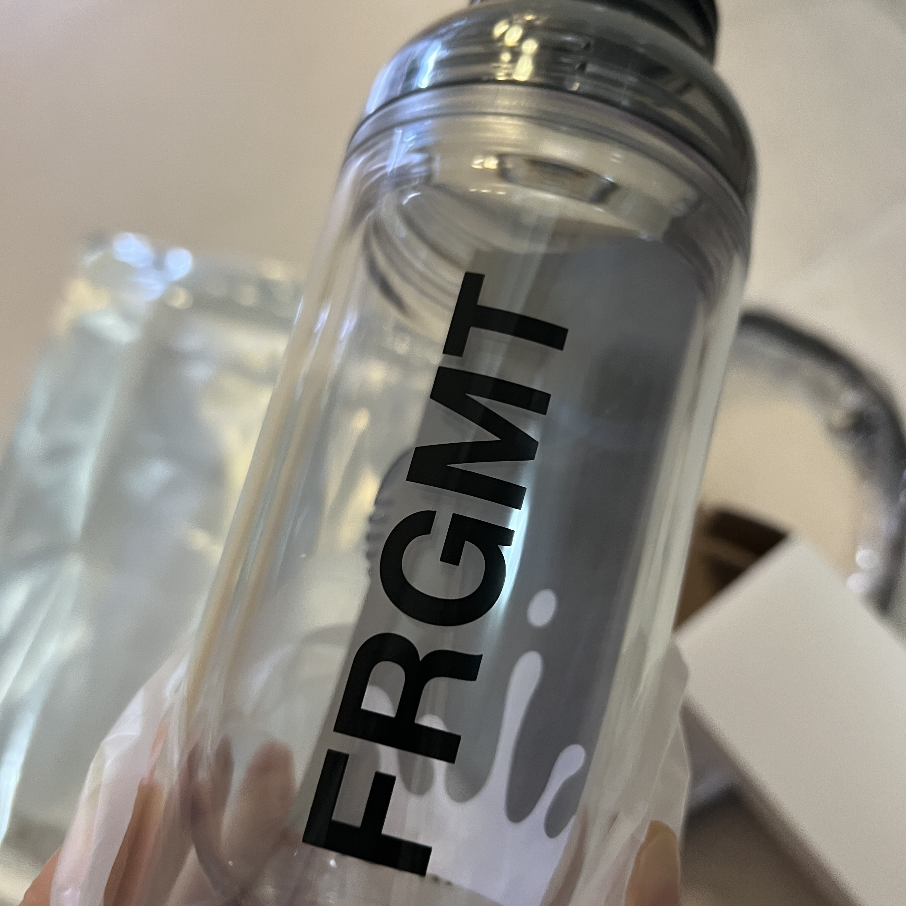 Starbucks x Fragment Double Wall Sunny Bottle Black 473ml 착용 스타일
