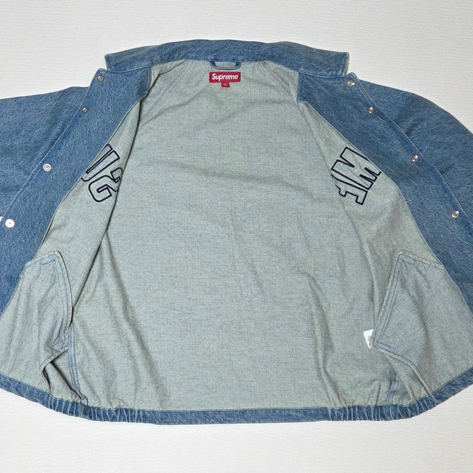 Supreme Arc Denim Coaches Jacket Washed Indigo - 25SS 착용 스타일 - 4