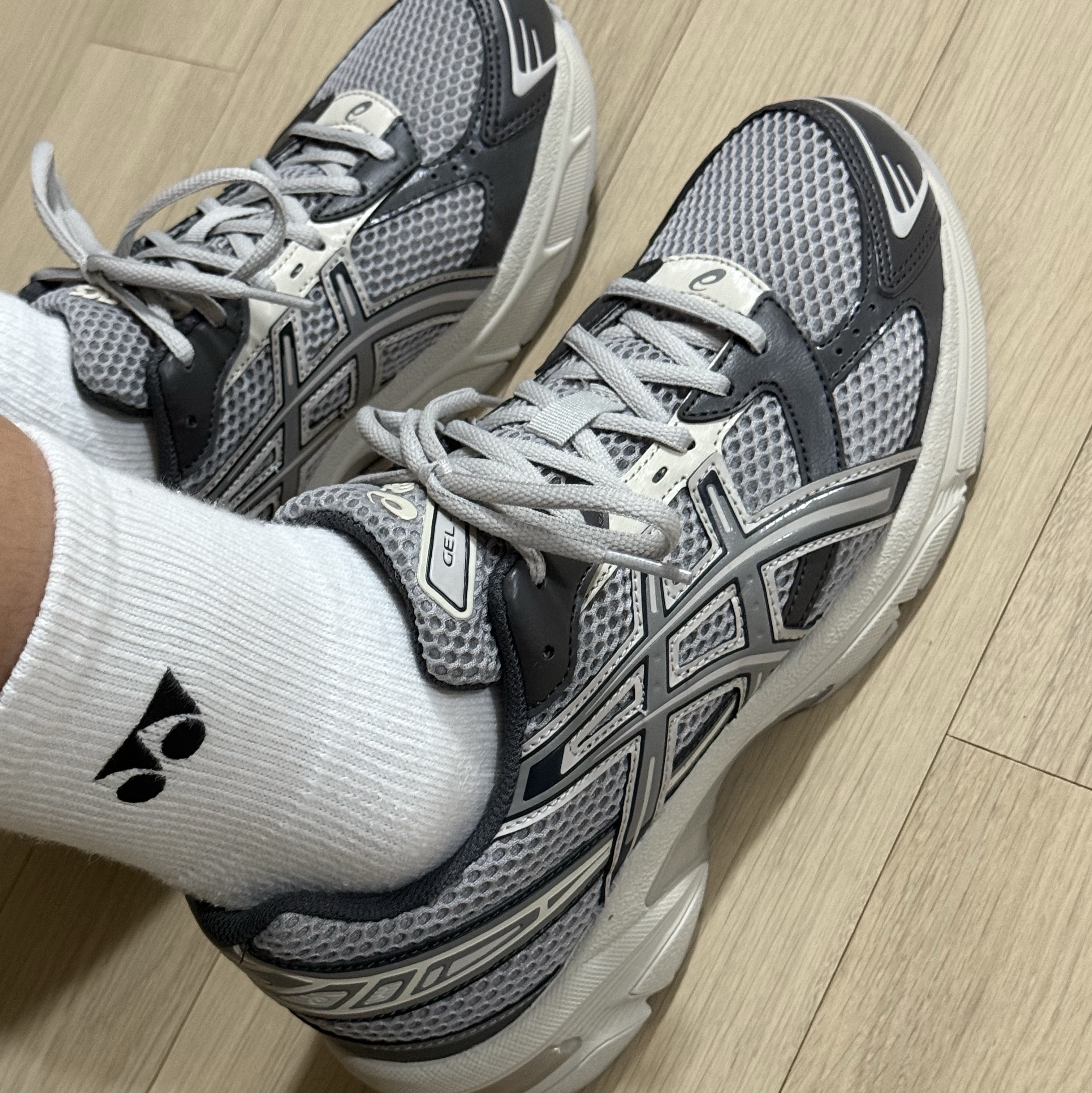 Asics Gel-1130 Oyster Grey Clay Grey 착용 스타일