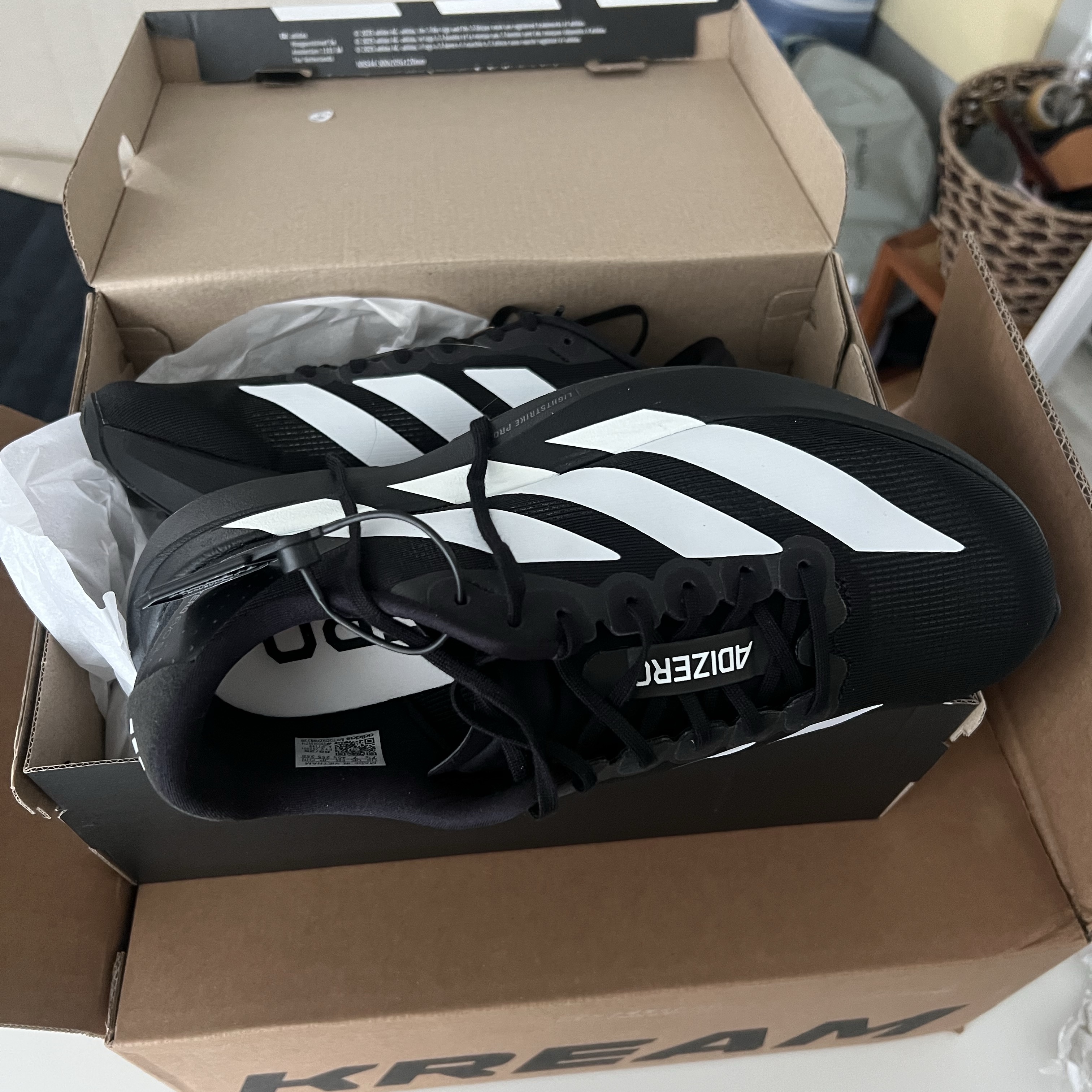 Adidas Adizero EVO SL Core Black Cloud White 착용 스타일 - 3