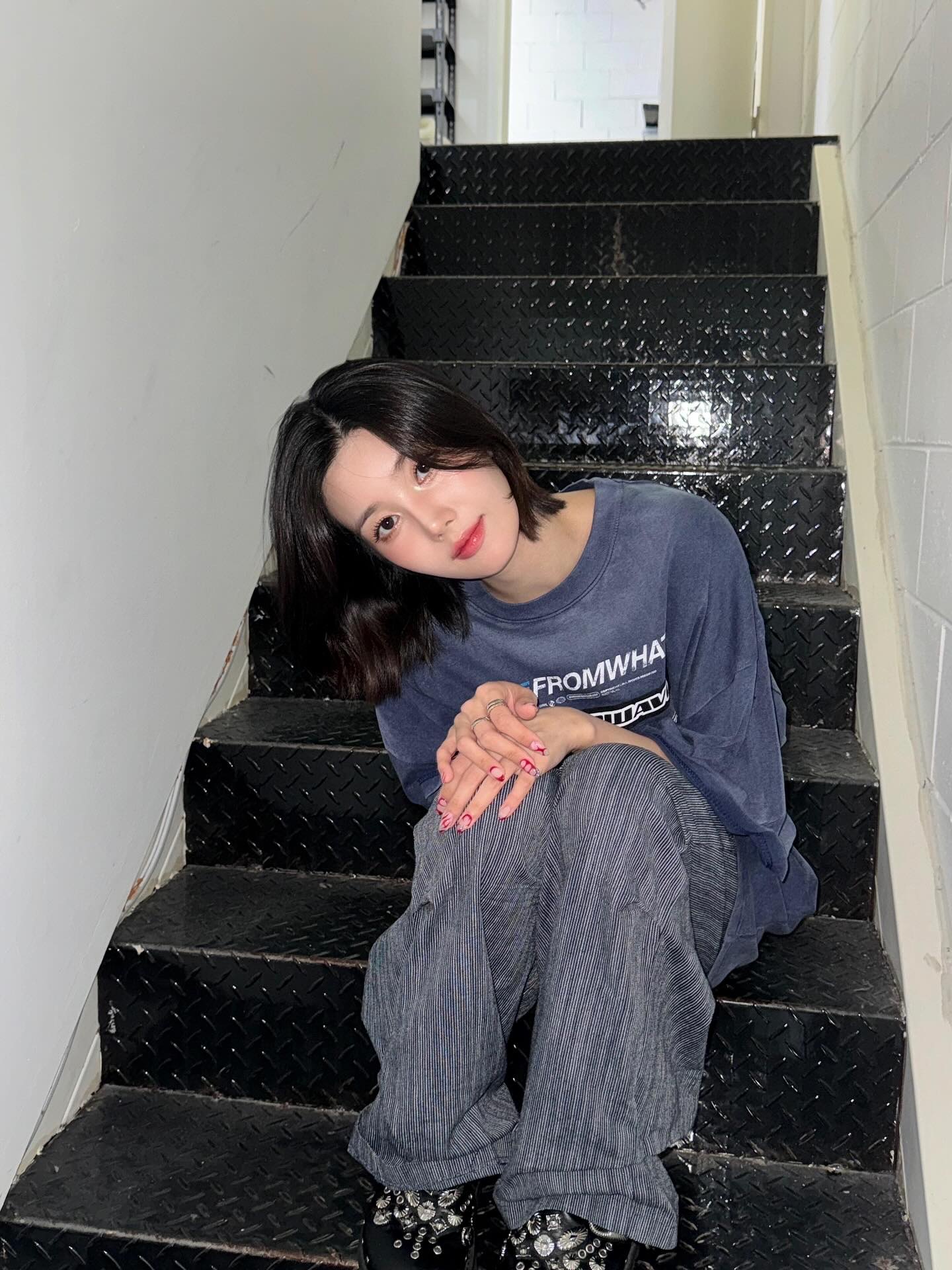 [더블적립]Farfromwhat Far Washed Logo T-Shirts Navy 착용 스타일 - 1