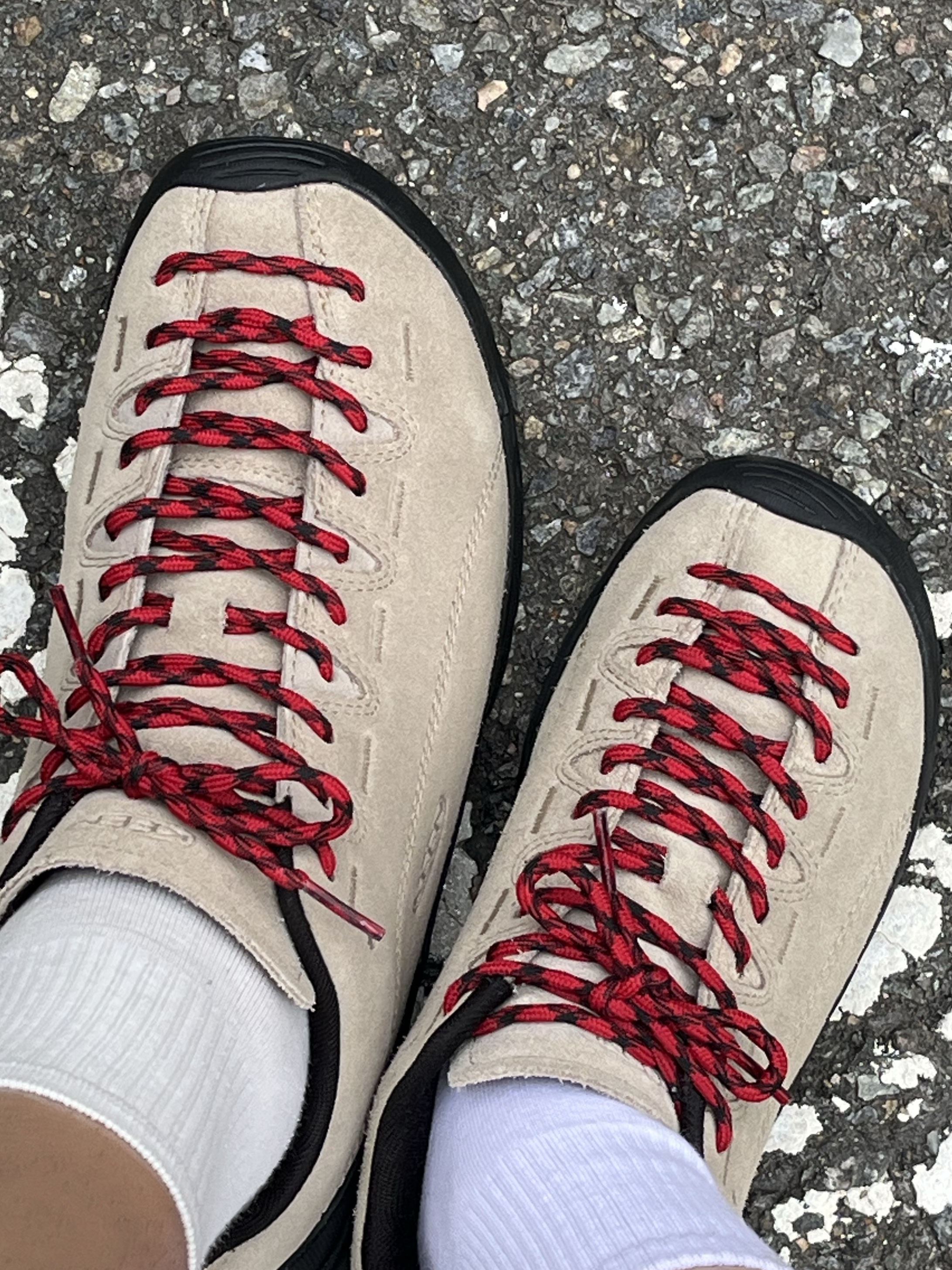 Keen Jasper Suede Sneakers Silver Mink, (W) Keen Jasper Suede Sneakers Silver Mink 착용 스타일 - 1