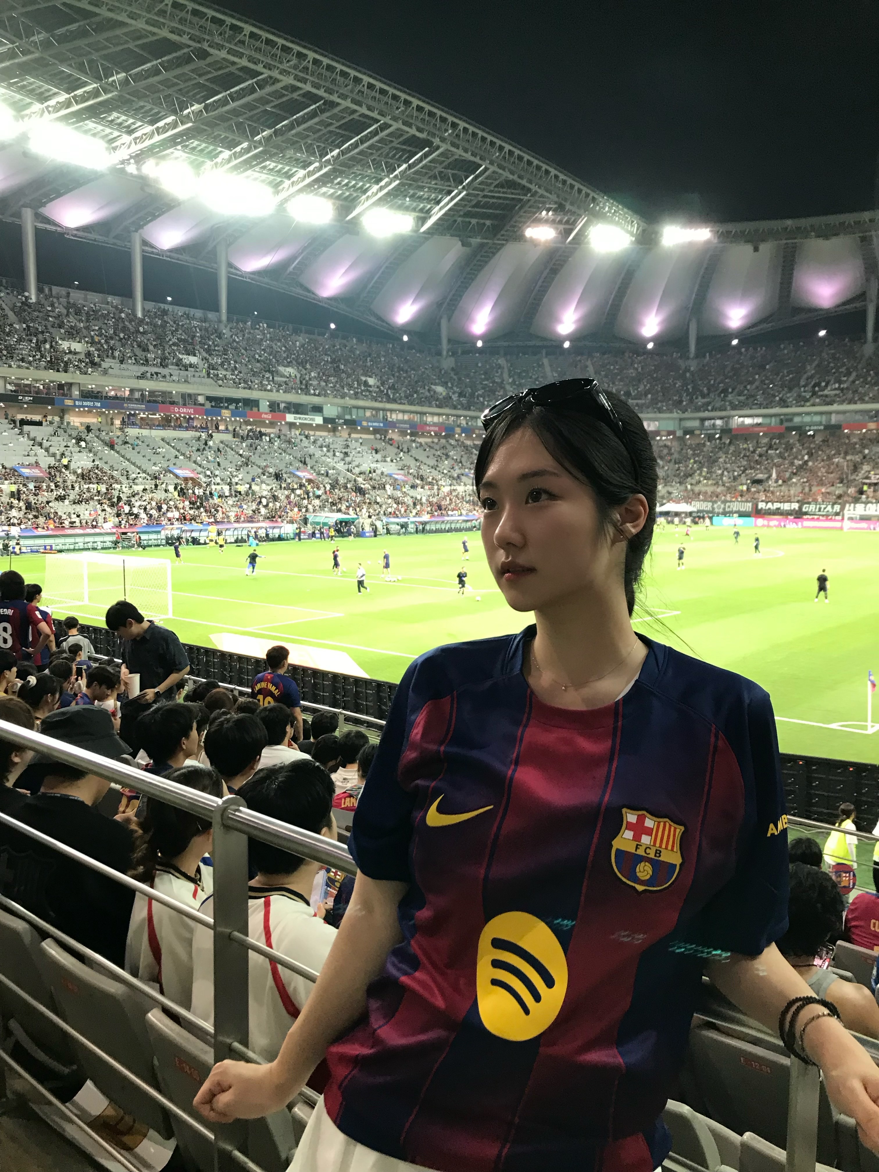 Nike FC Barcelona 2025/26 Stadium Home Dri-Fit Football Replica Jersey Deep Royal Blue Noble Red (Non Marking Ver.) 착용 스타일 - 3