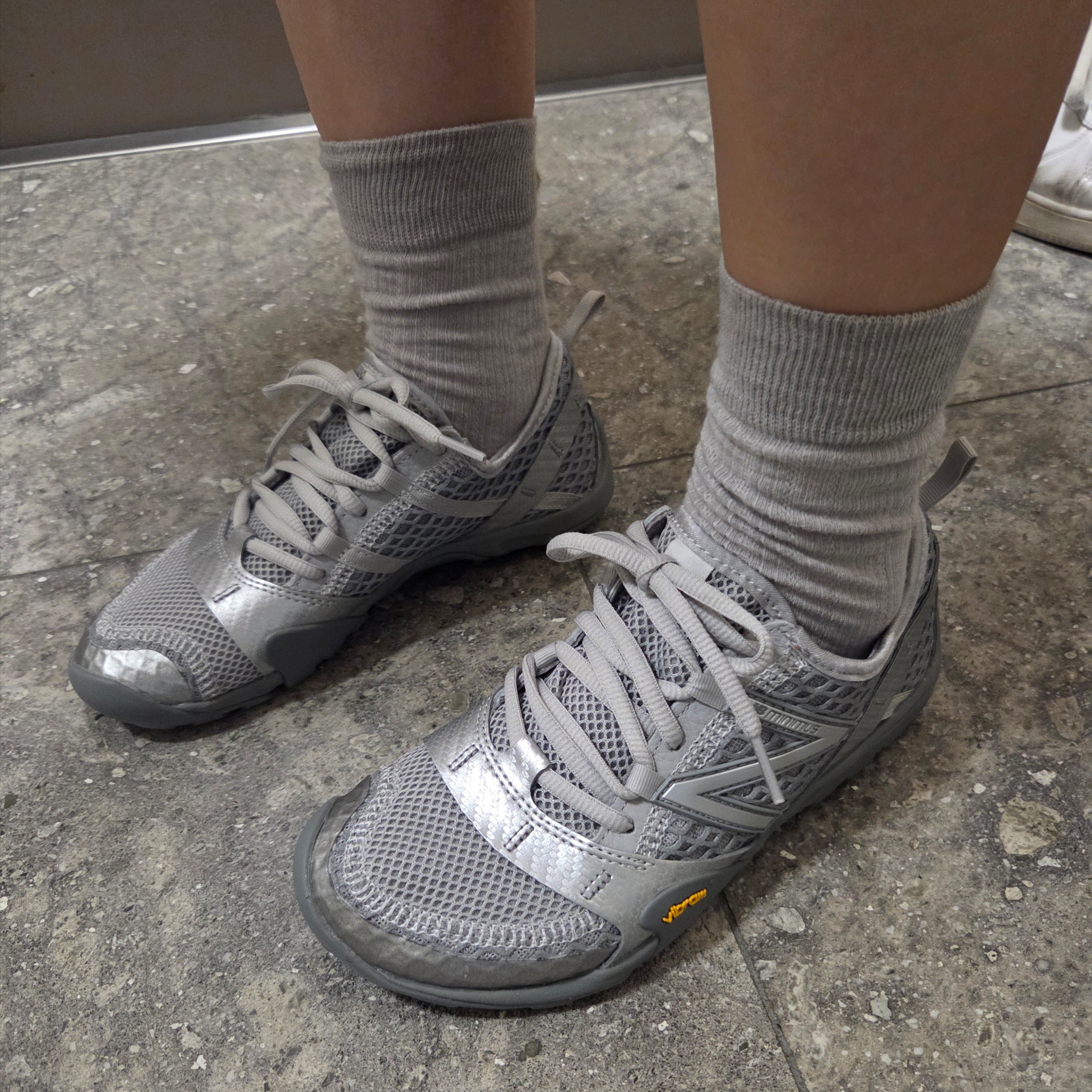 New Balance Minimus MT10O Slate Grey Silver Metallic 착용 스타일 - 1