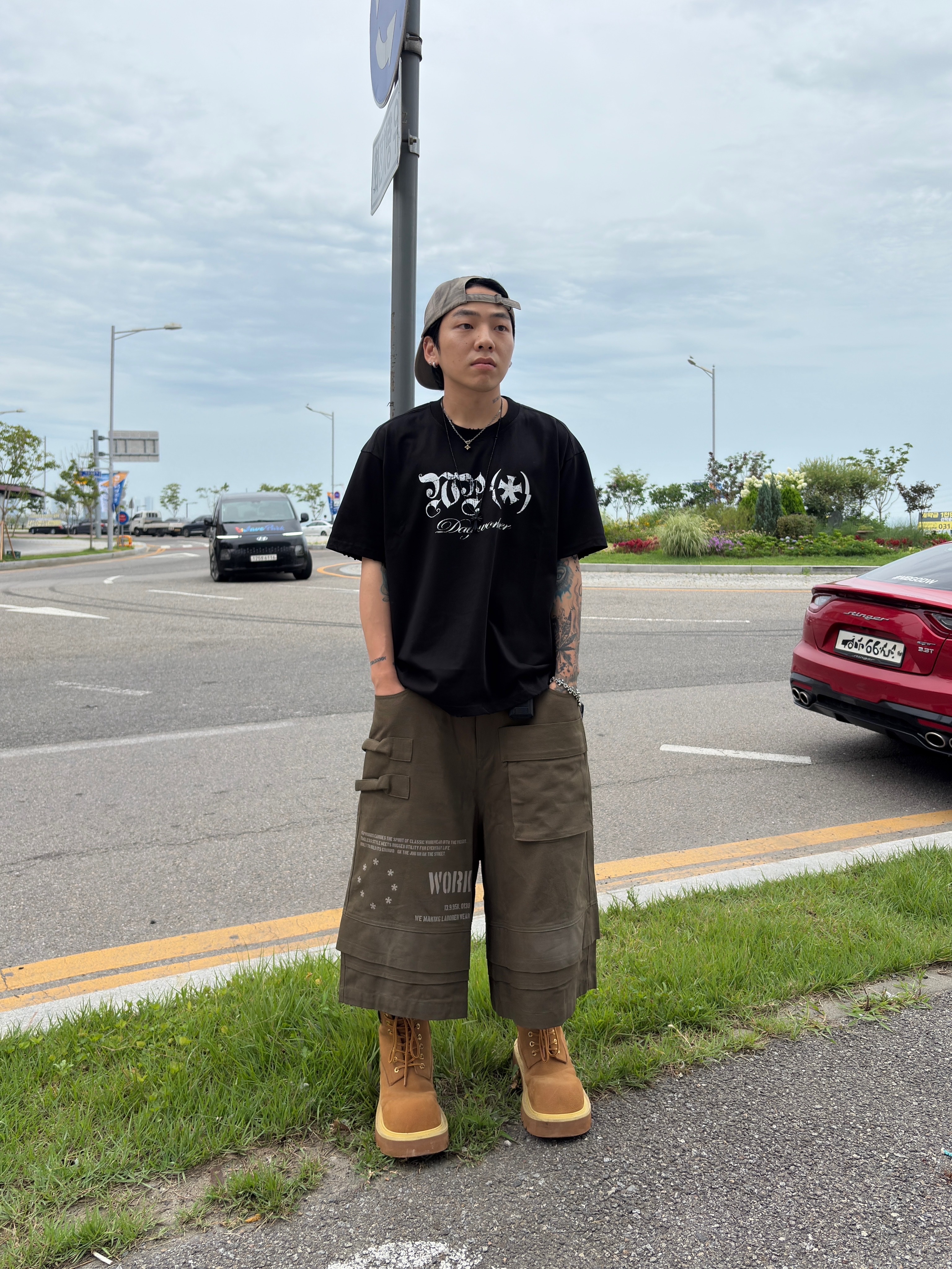 Wapworks Dayworker T-Shirt Black, Wapworks Engineered Oxford Bermuda Khaki 착용 스타일 - 4