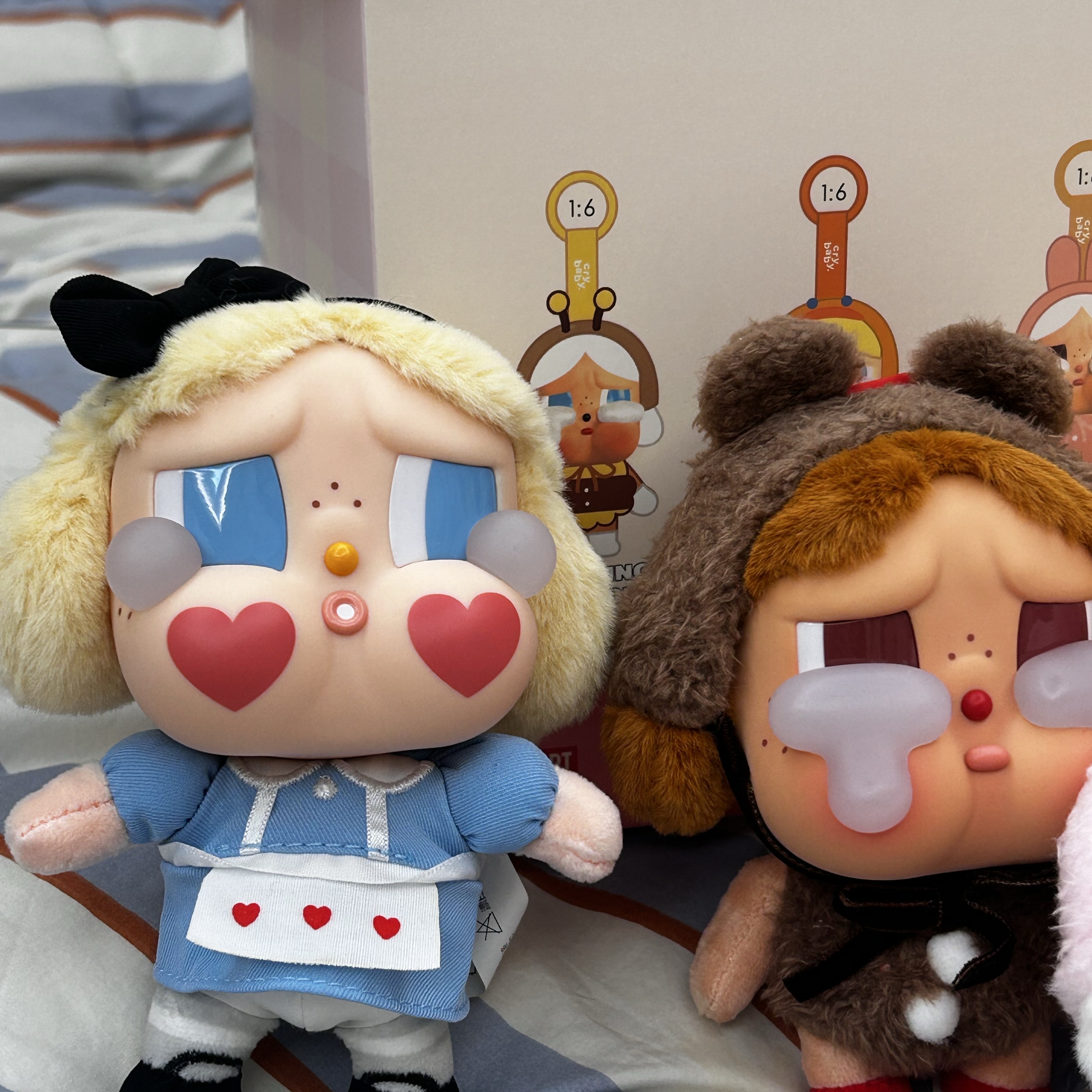 Pop Mart Crybaby Crying Again Series Plush Keyring Sealed Case (6 Blind Boxes) 착용 스타일 - 2
