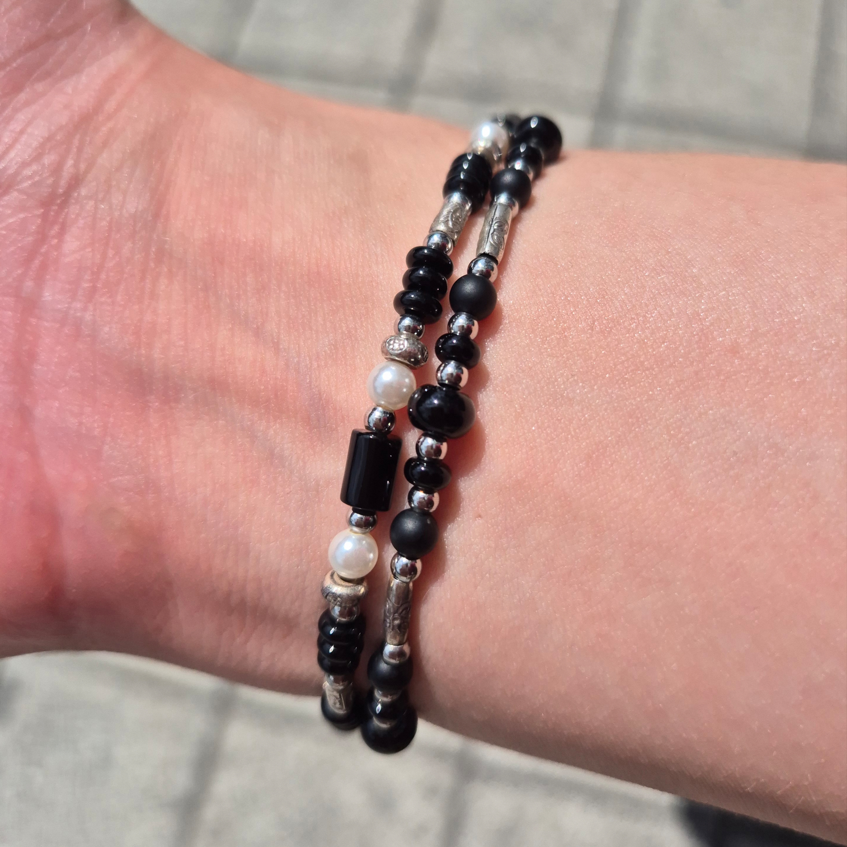 Scudo Garden Karen Beads Bracelet Black, [KREAM 단독] Scudo Shell Black Pearl Beads Bracelet 착용 스타일