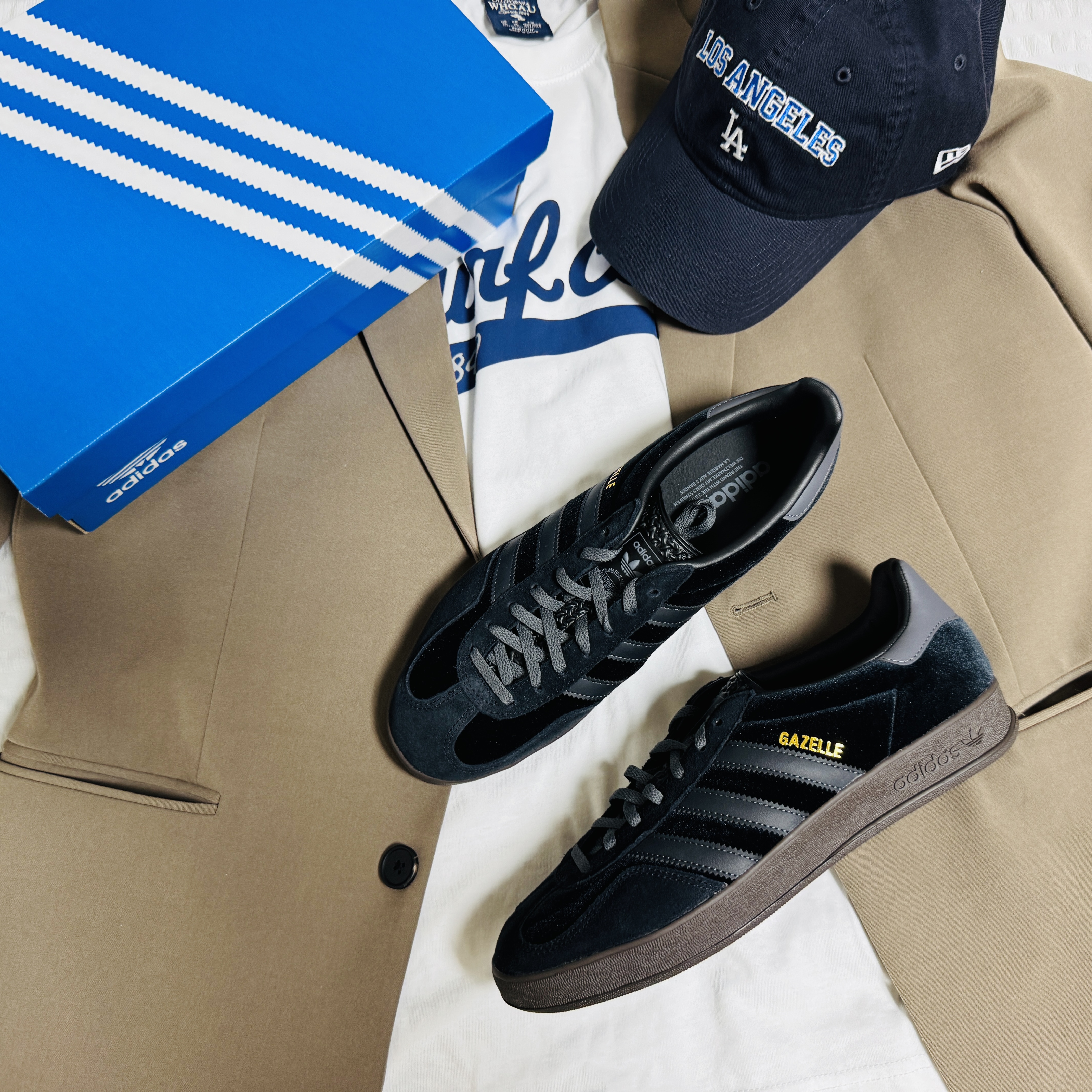 (W) Adidas Gazelle Indoor Core Black Carbon 착용 스타일 - 1