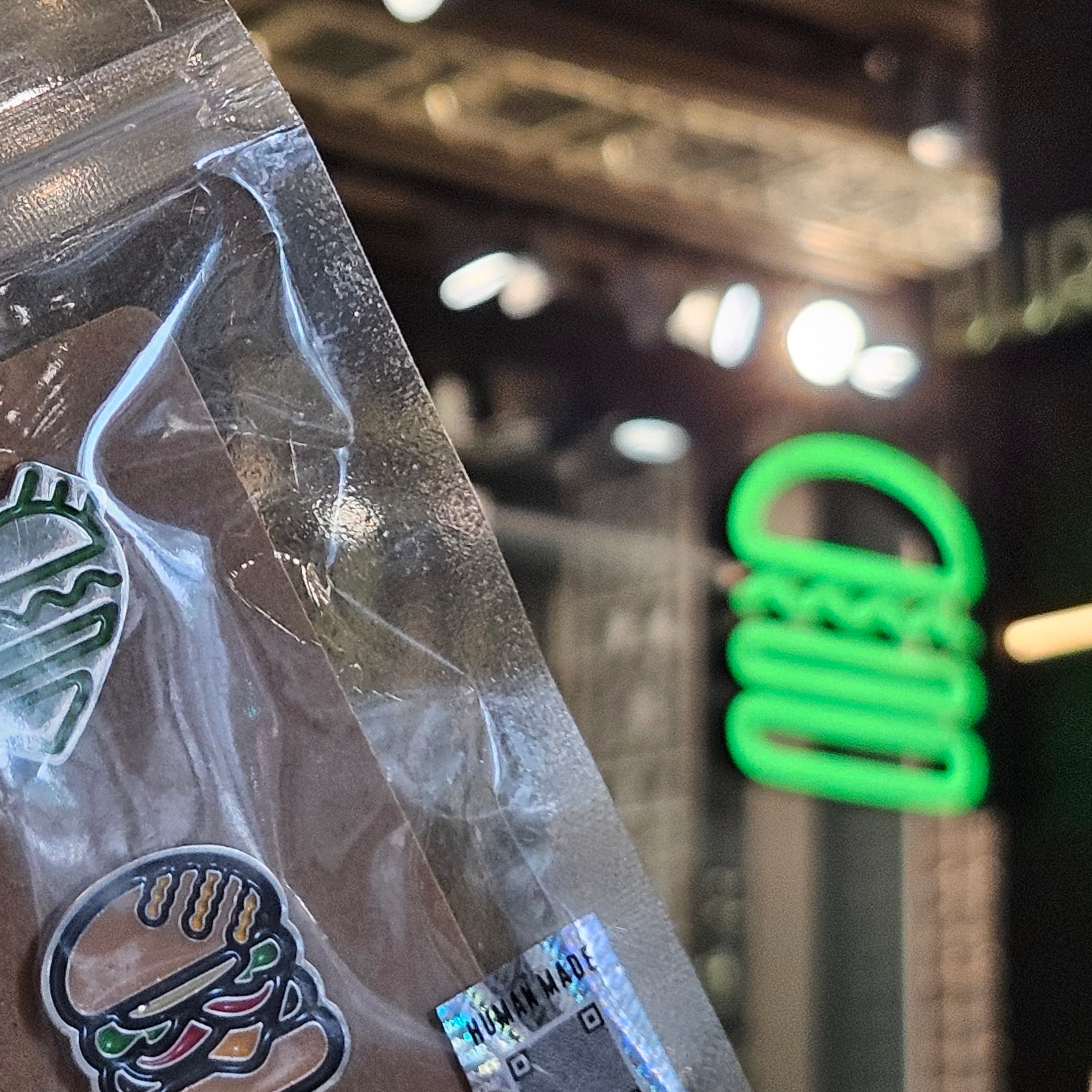 Human Made x Shake Shack Burger Pin Badge (Set of 2) 착용 스타일