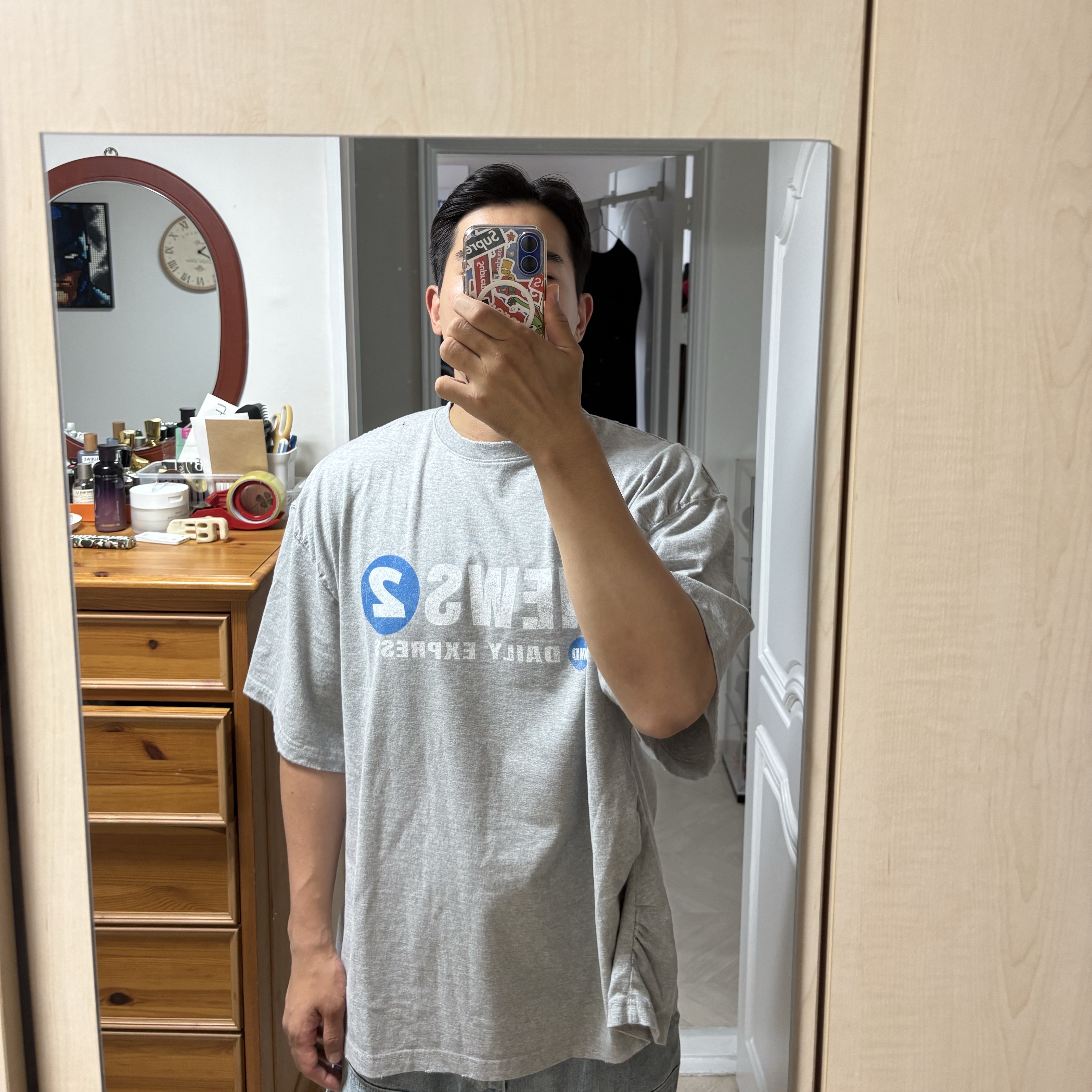 Nonnod Puckering News T-shirt Vintage grey 착용 스타일