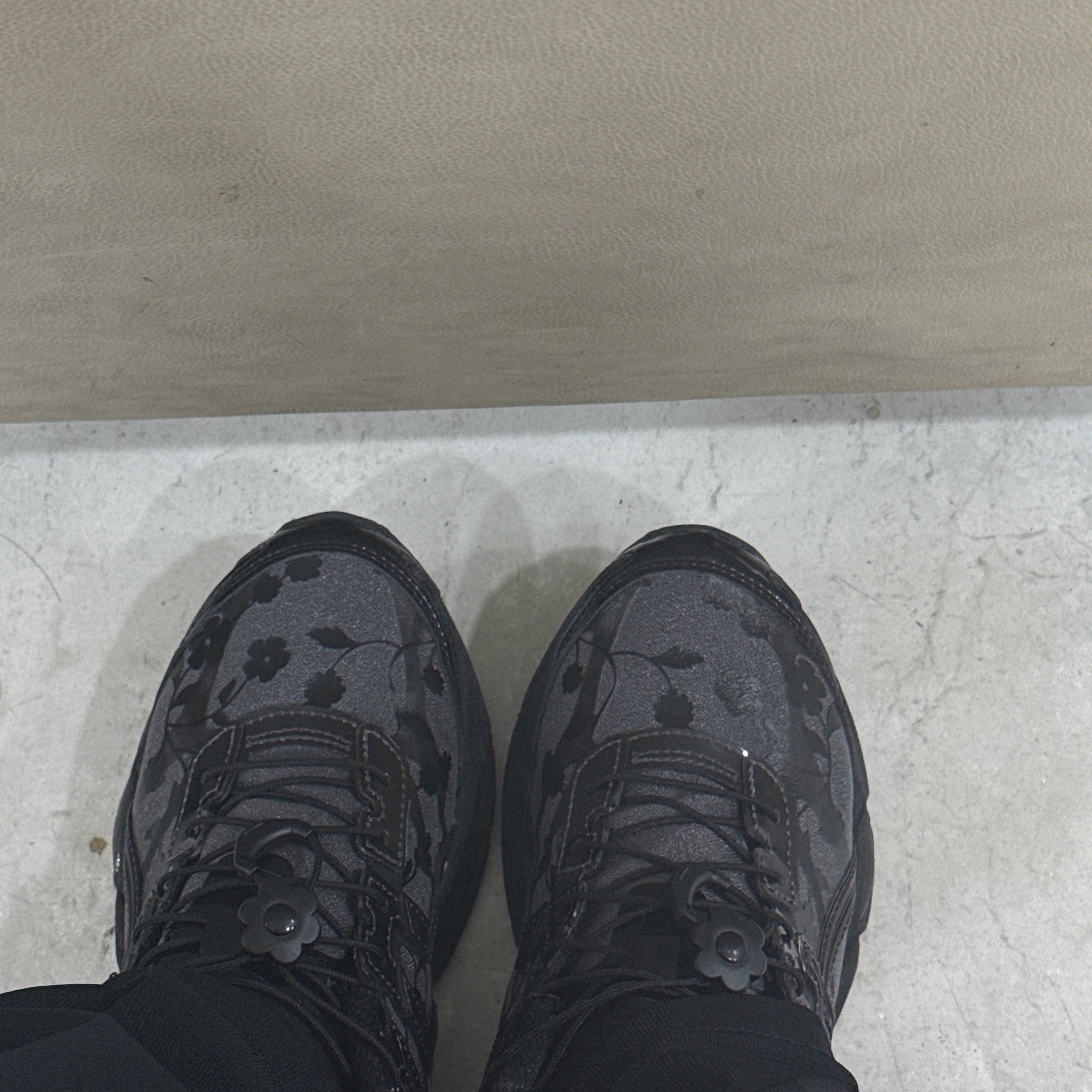 Asics x Cecilie Bahnsen Gel-Cumulus 16 Black 착용 스타일