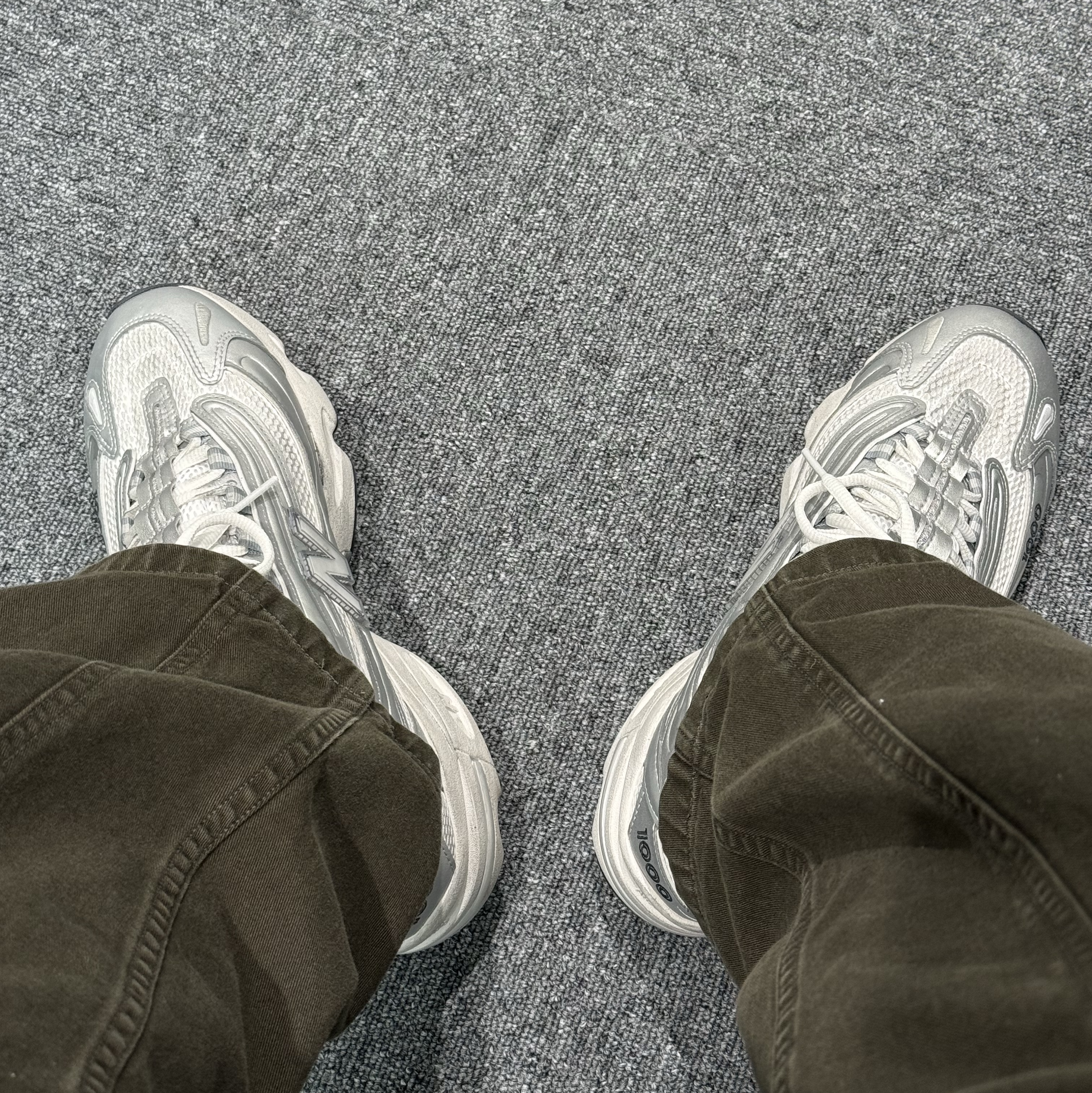 New Balance 1000 Silver Metallic Grey Matter 착용 스타일