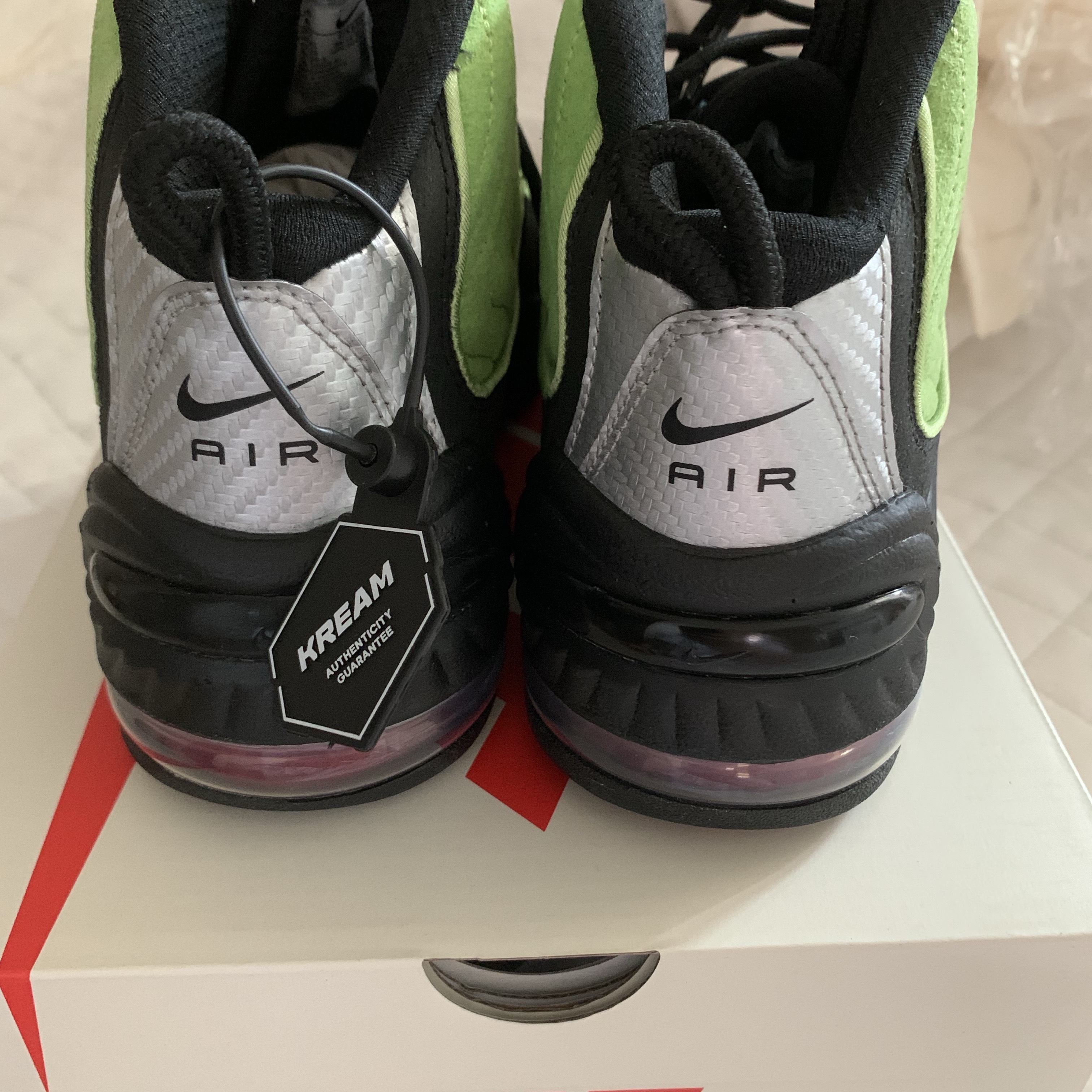 Nike x Stussy Air Penny II Vivid Green and Black 착용 스타일 - 2