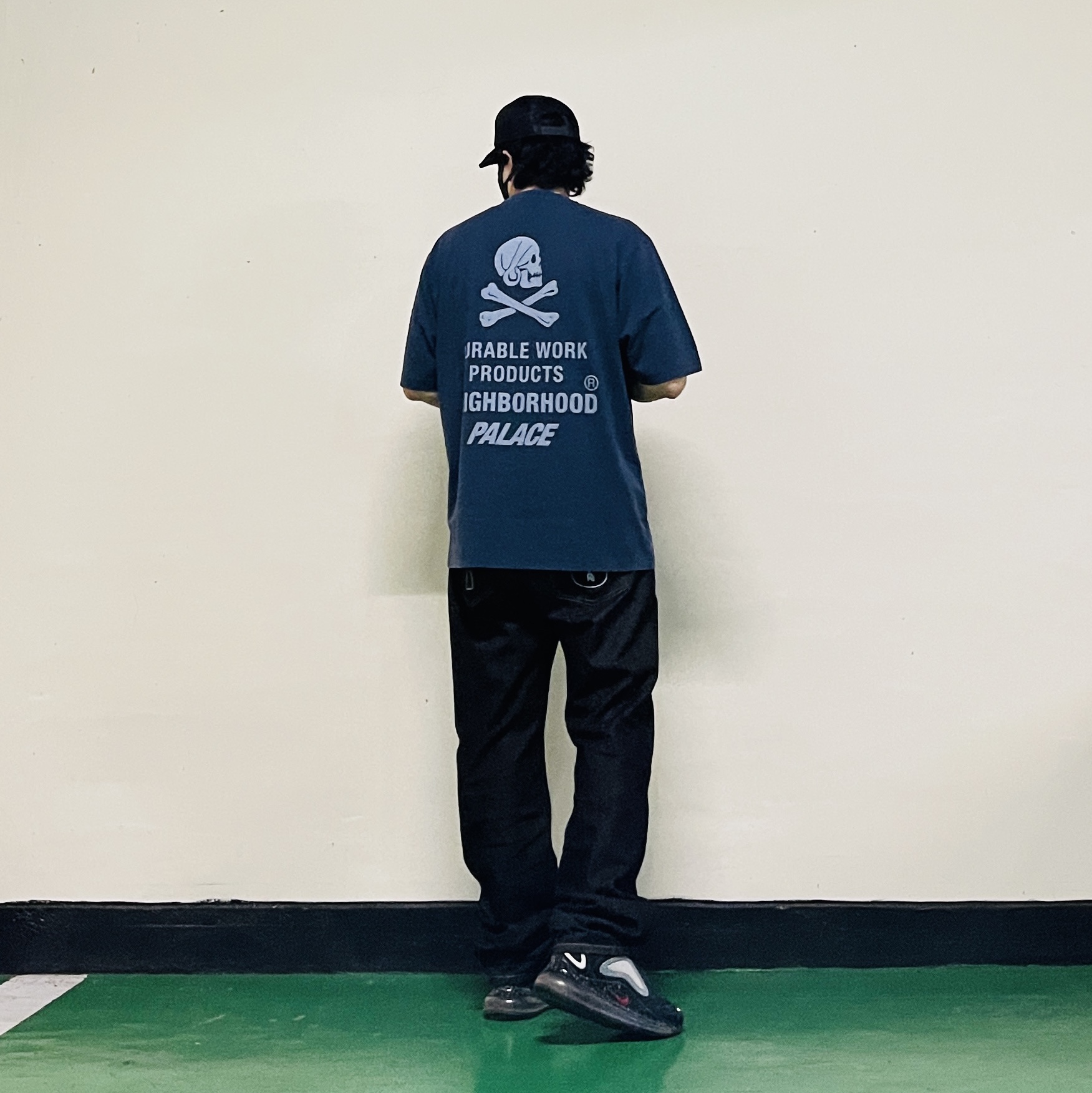 Palace x Neighborhood Pocket T-Shirt Indigo - 25FW, Palace x Neighborhood Mesh Trucker Black Denim - 25FW 착용 스타일 - 3
