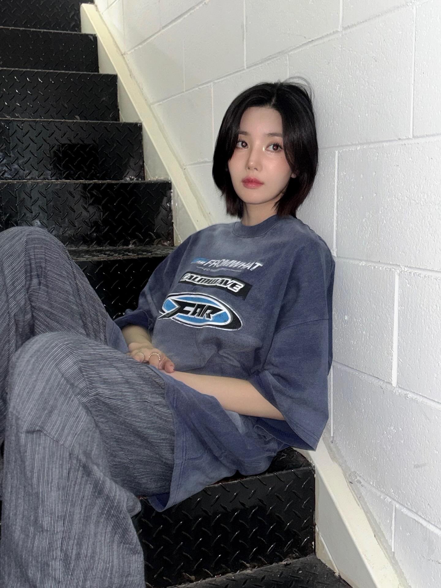 [더블적립]Farfromwhat Far Washed Logo T-Shirts Navy 착용 스타일 - 1