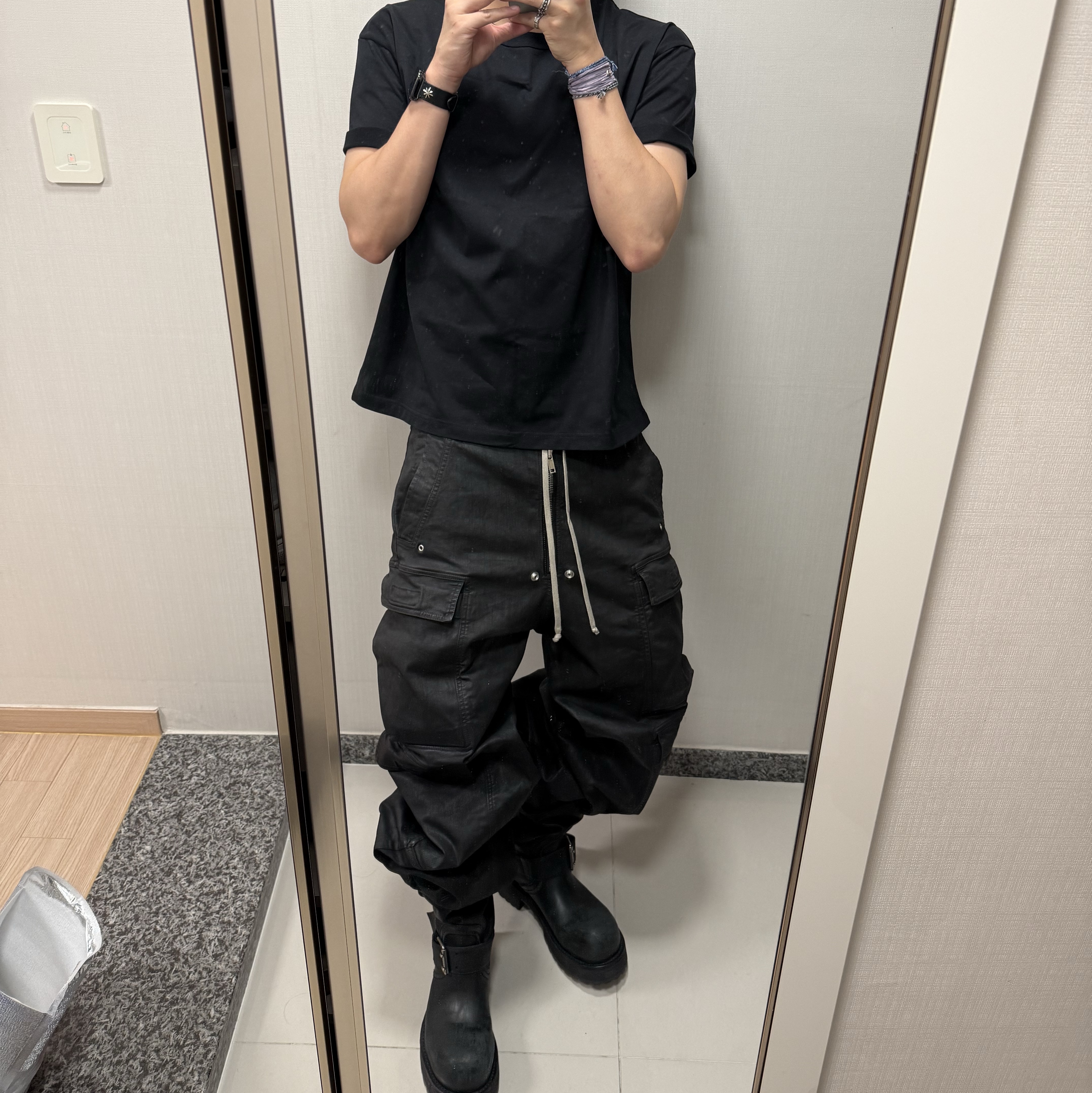 Balenciaga Venom Boot Black 착용 스타일