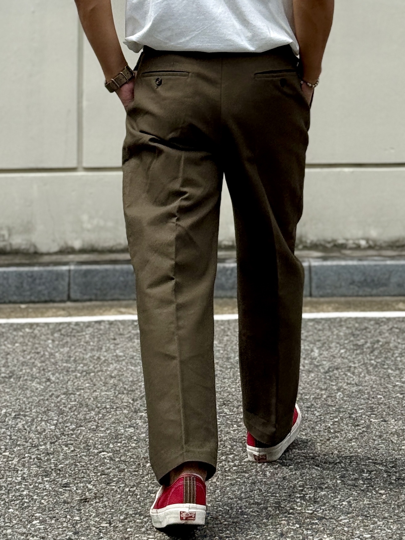 New Balance 990v1 Made in USA Olive, Vans Vault OG Authentic LX Chili Pepper Red 착용 스타일 - 6