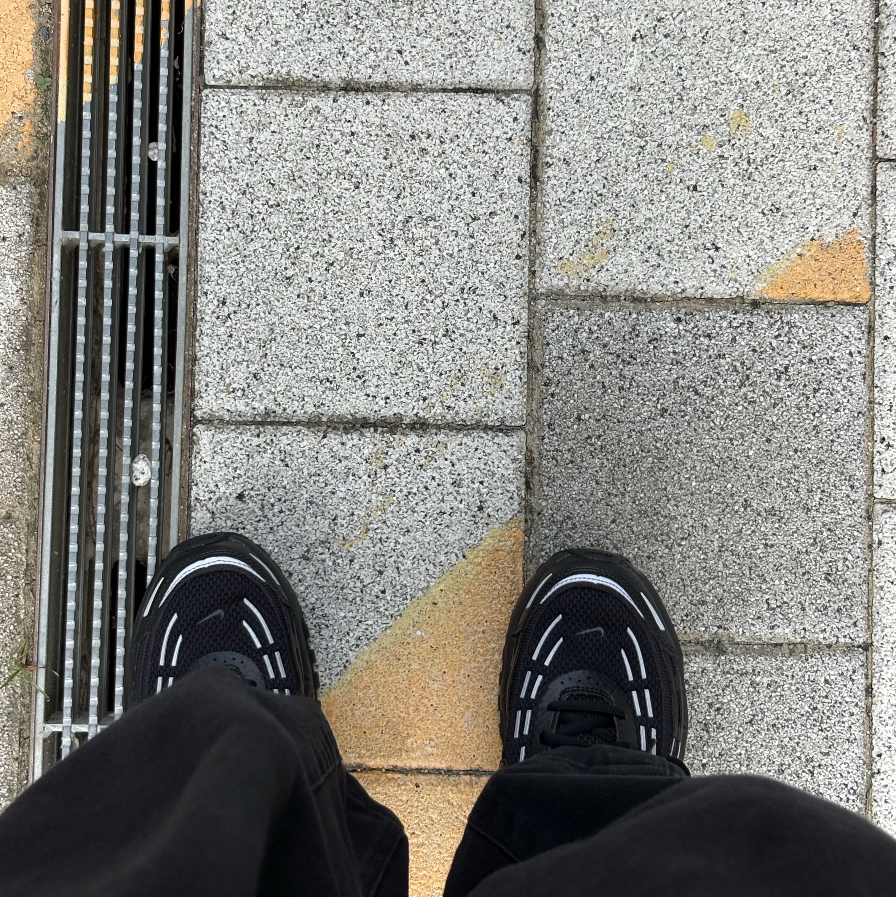 Nike Air Max TL 2.5 Black and Metallic Silver 착용 스타일