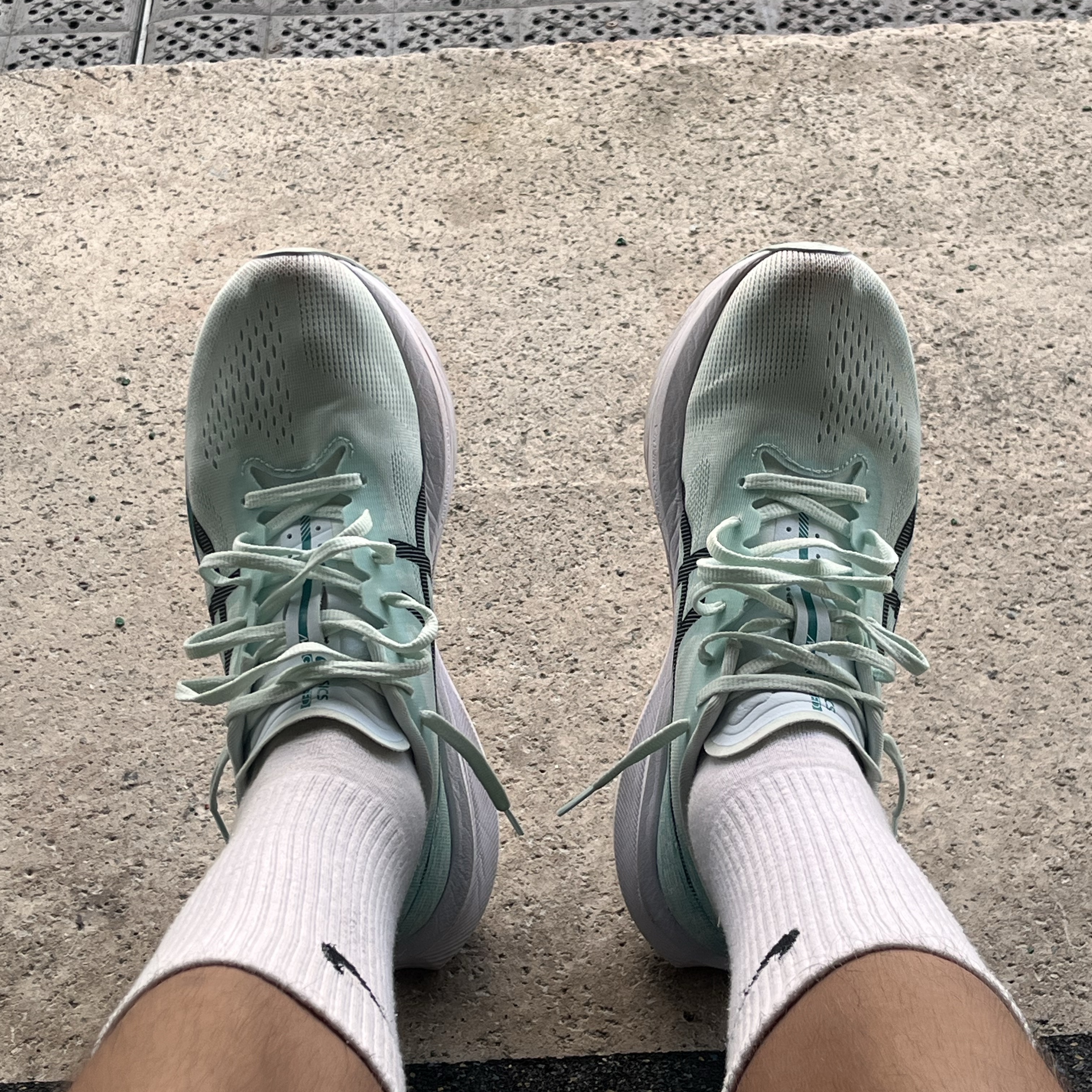 Asics Magic Speed 4 Soothing Sea Black 착용 스타일 - 1