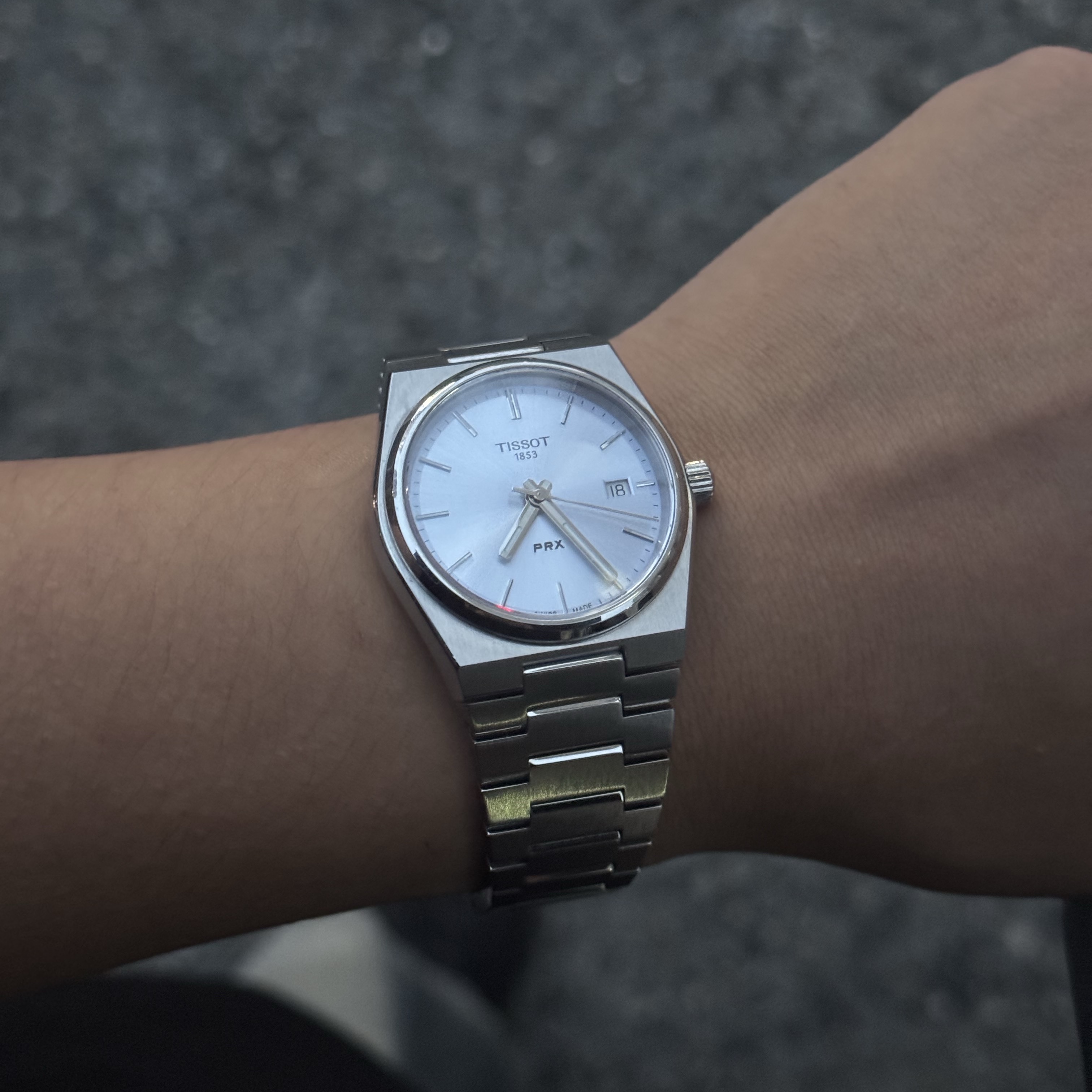 Tissot PRX 35mm Quartz Steel Light Blue 착용 스타일