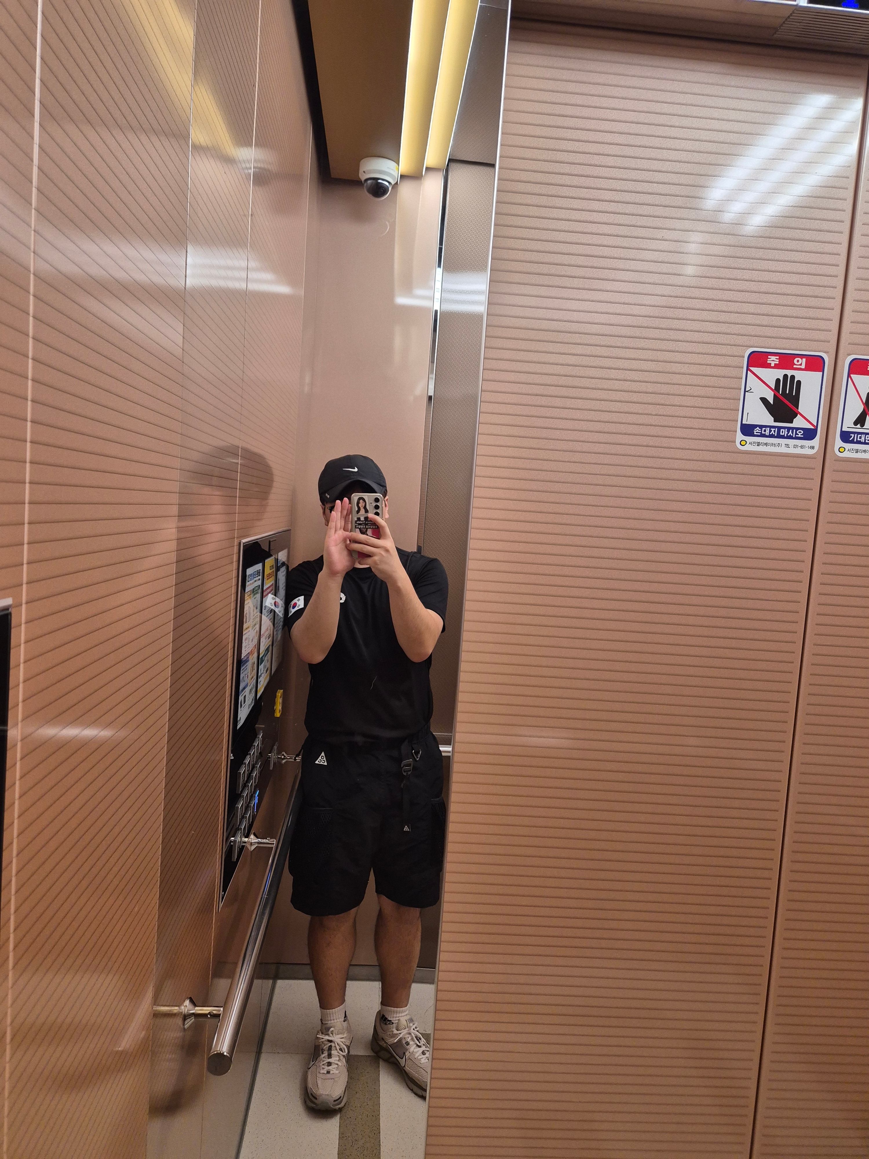 Nike ACG Snowgrass Cargo Shorts Black - Asia 착용 스타일