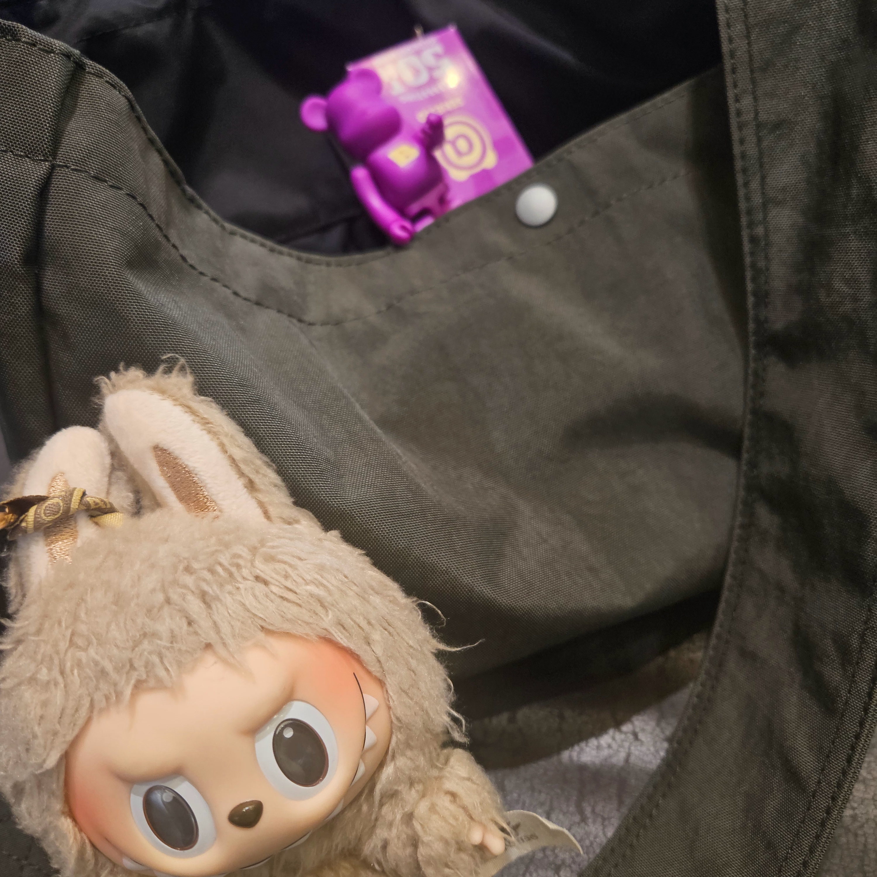 Pop Mart Labubu The Monsters Labubu Tasty Macarons Series Toffe Keyring (Opened Case), (W) Camper Right Sandal Black 착용 스타일 - 4