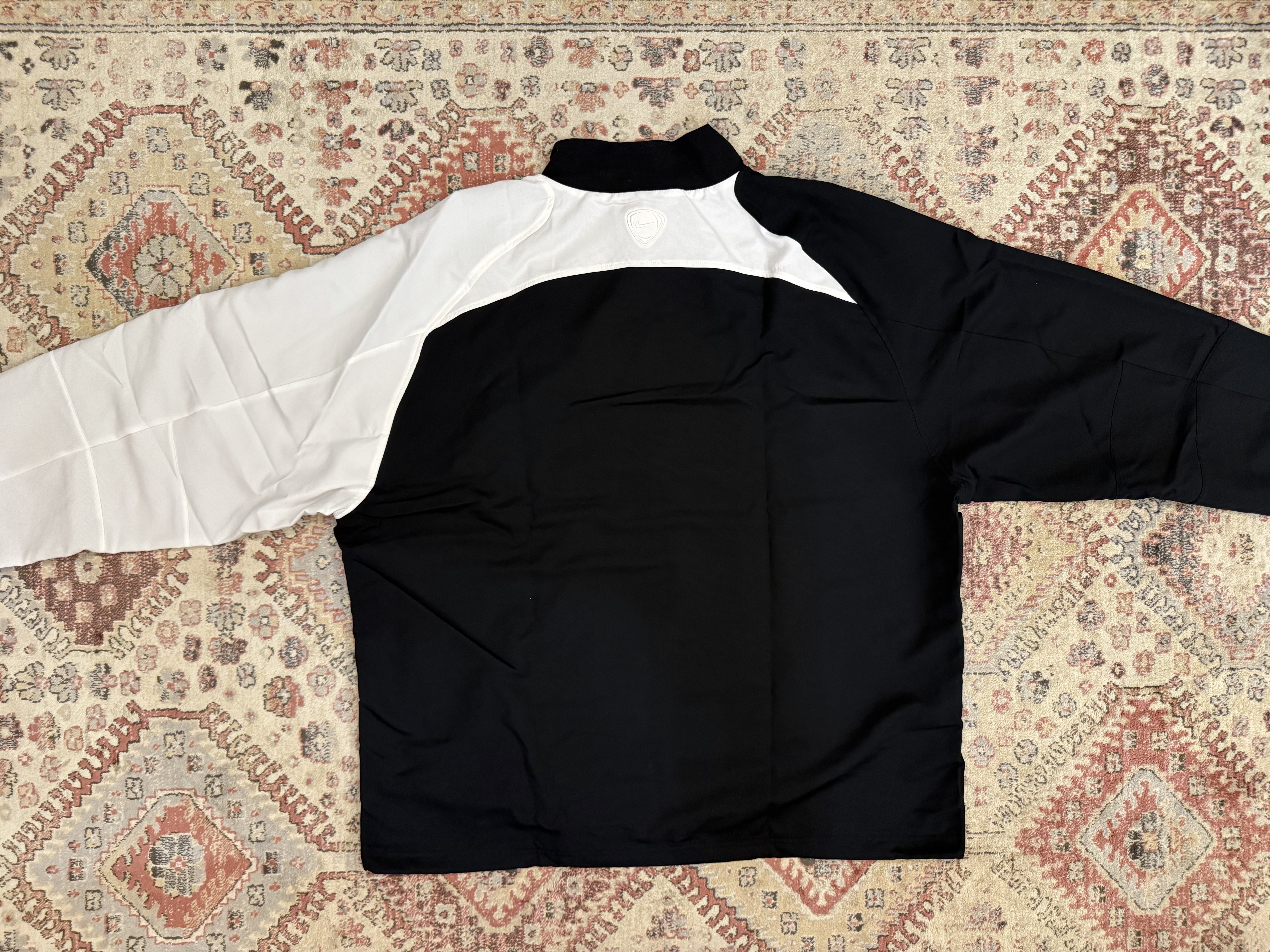 Nike South Korea 2004 Total 90 Reissue Soccer Replica Track Jacket (HV4439-010) 착용 스타일 - 2