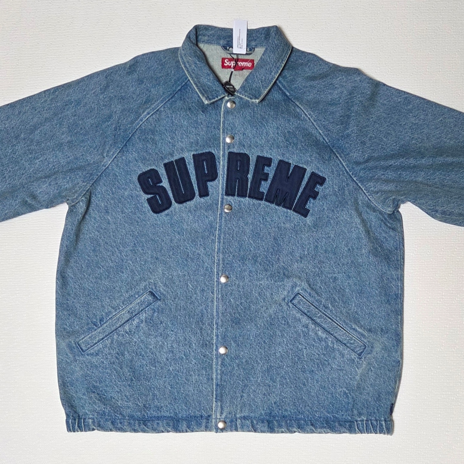 Supreme Arc Denim Coaches Jacket Washed Indigo - 25SS 착용 스타일 - 2