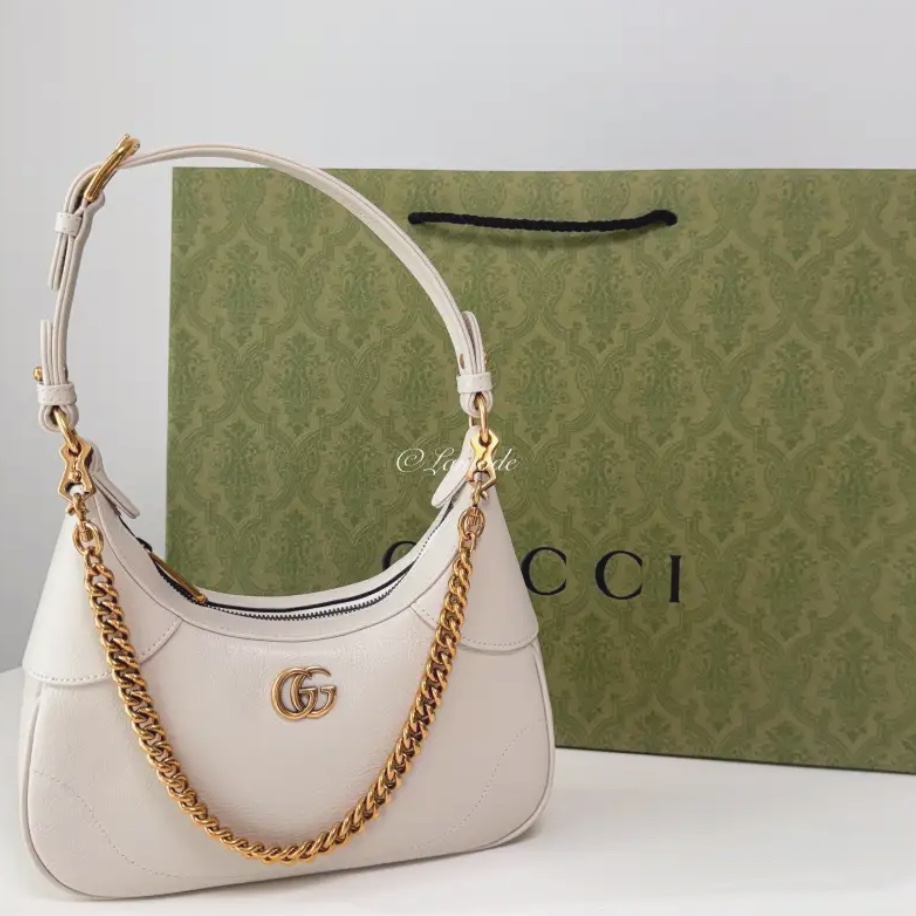Gucci Aphrodite Small Shoulder Bag Light Gray Leather 착용 스타일