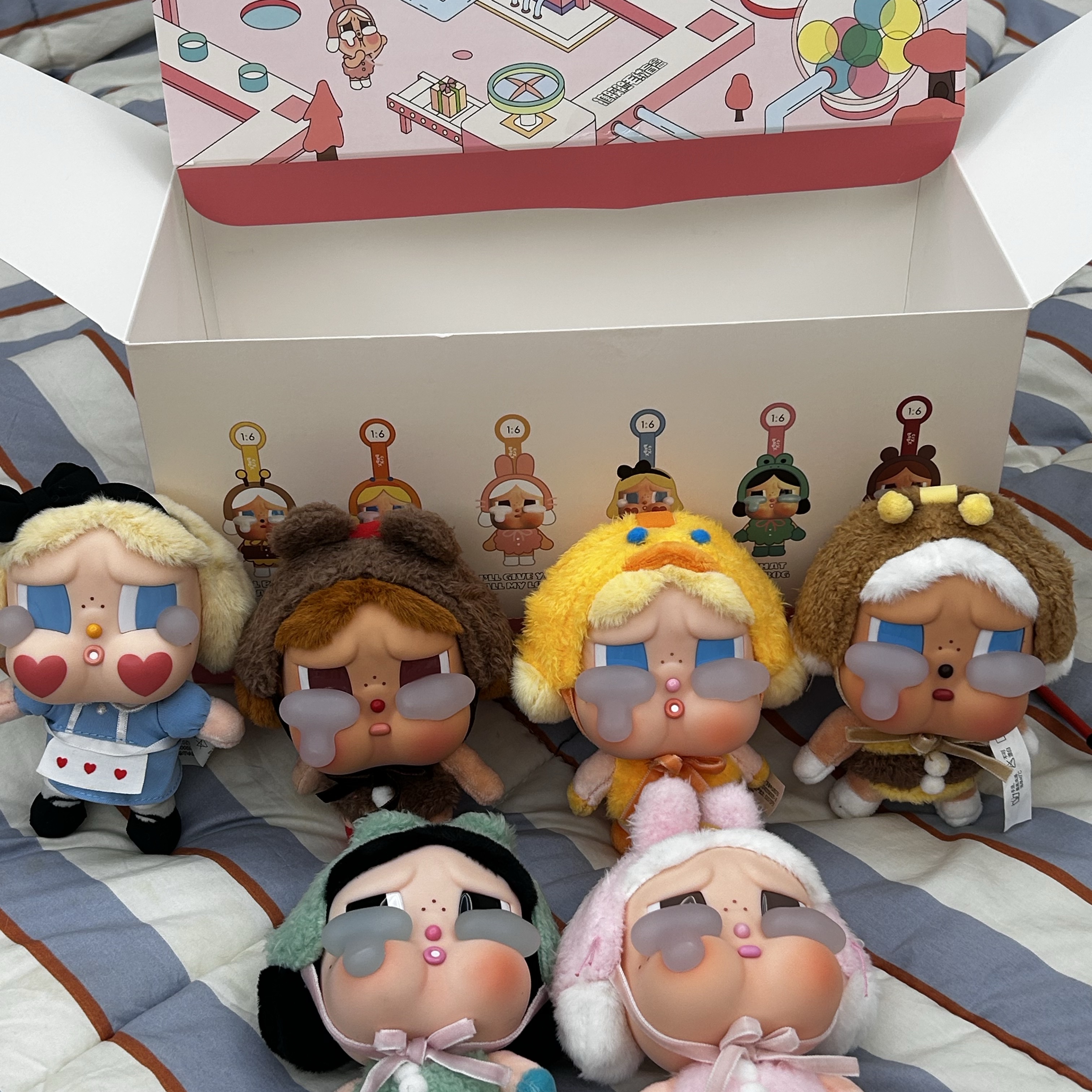 Pop Mart Crybaby Crying Again Series Plush Keyring Sealed Case (6 Blind Boxes) 착용 스타일 - 1