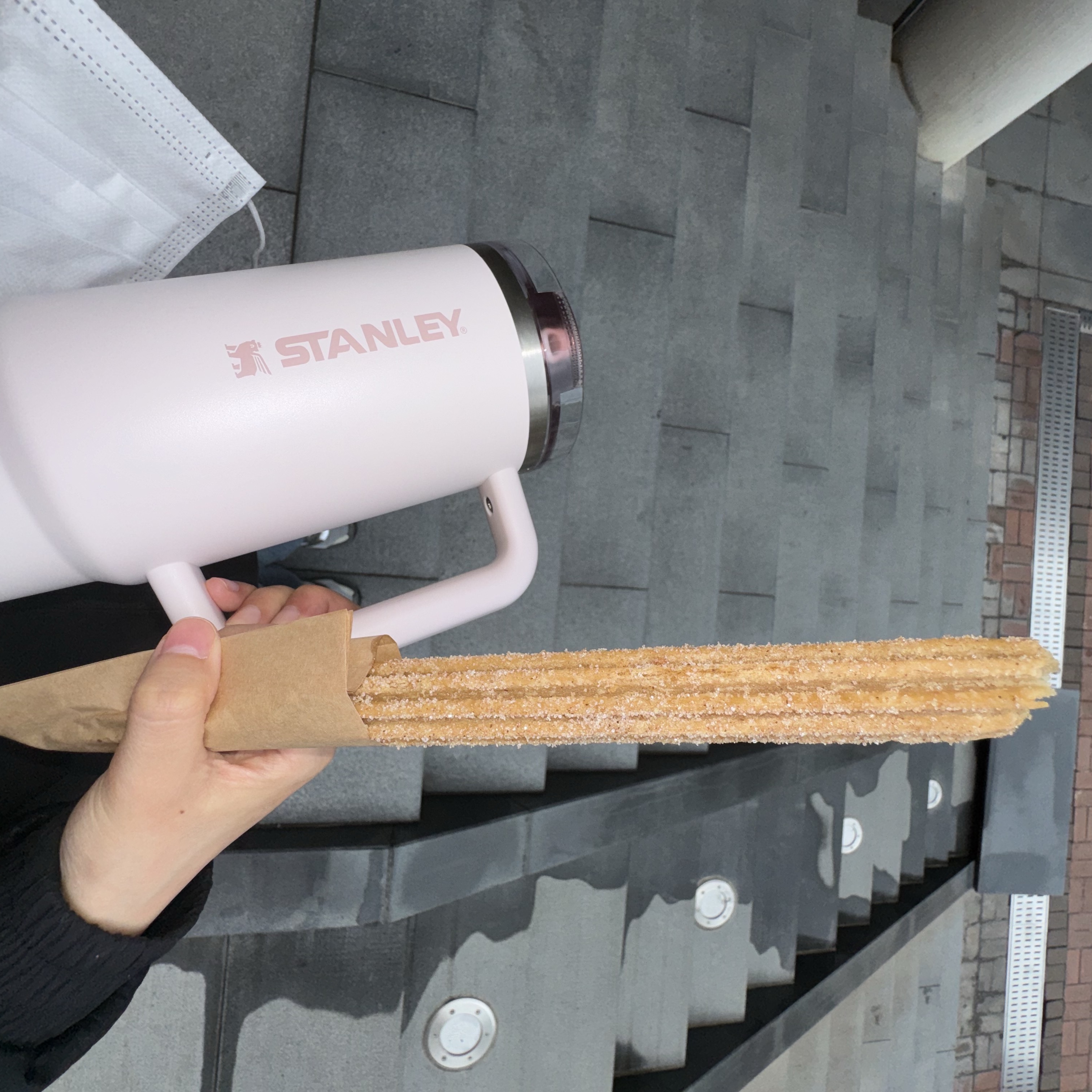 Stanley The Quencher ProTour Flip Straw Tumbler 591ml Rose Quartz Fade 착용 스타일