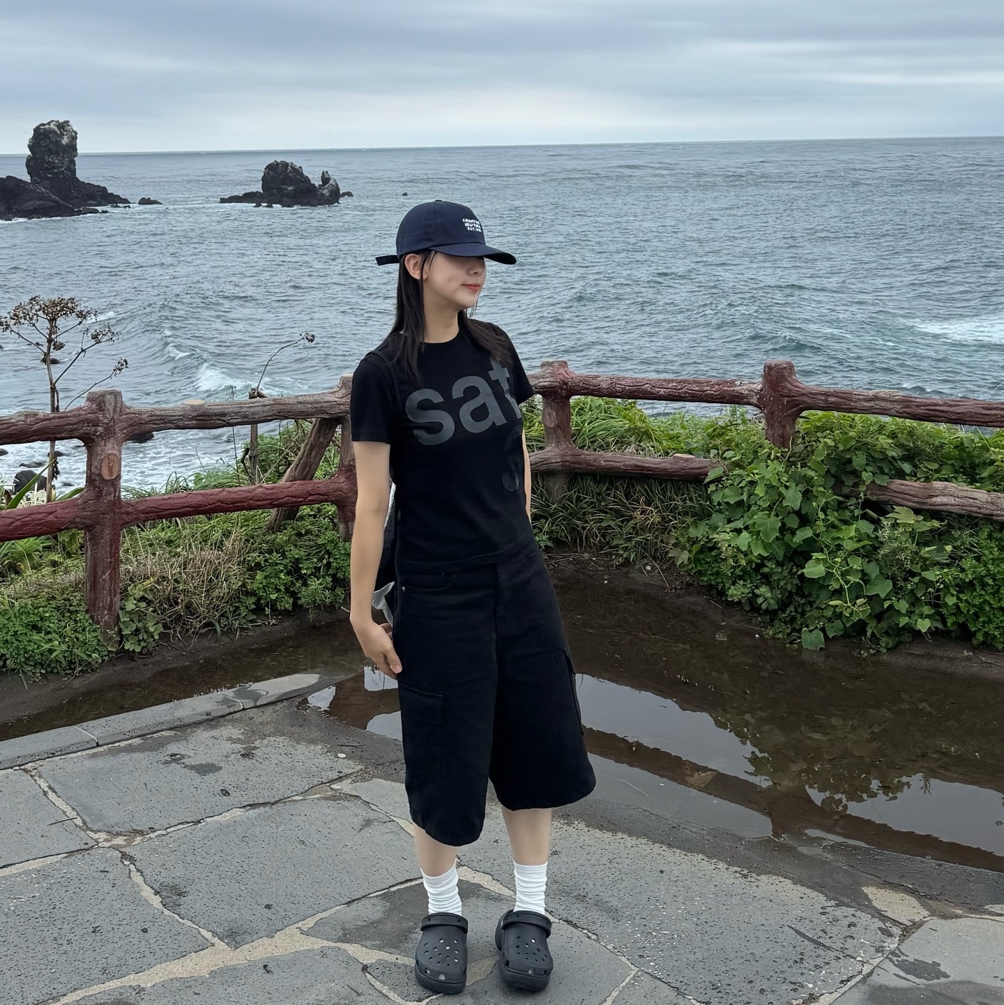 [KREAM 단독] Safarispot 1/2 Basic Safari T-Shirt Black, (W) Crocs Classic Platform Clog Black 착용 스타일 - 1